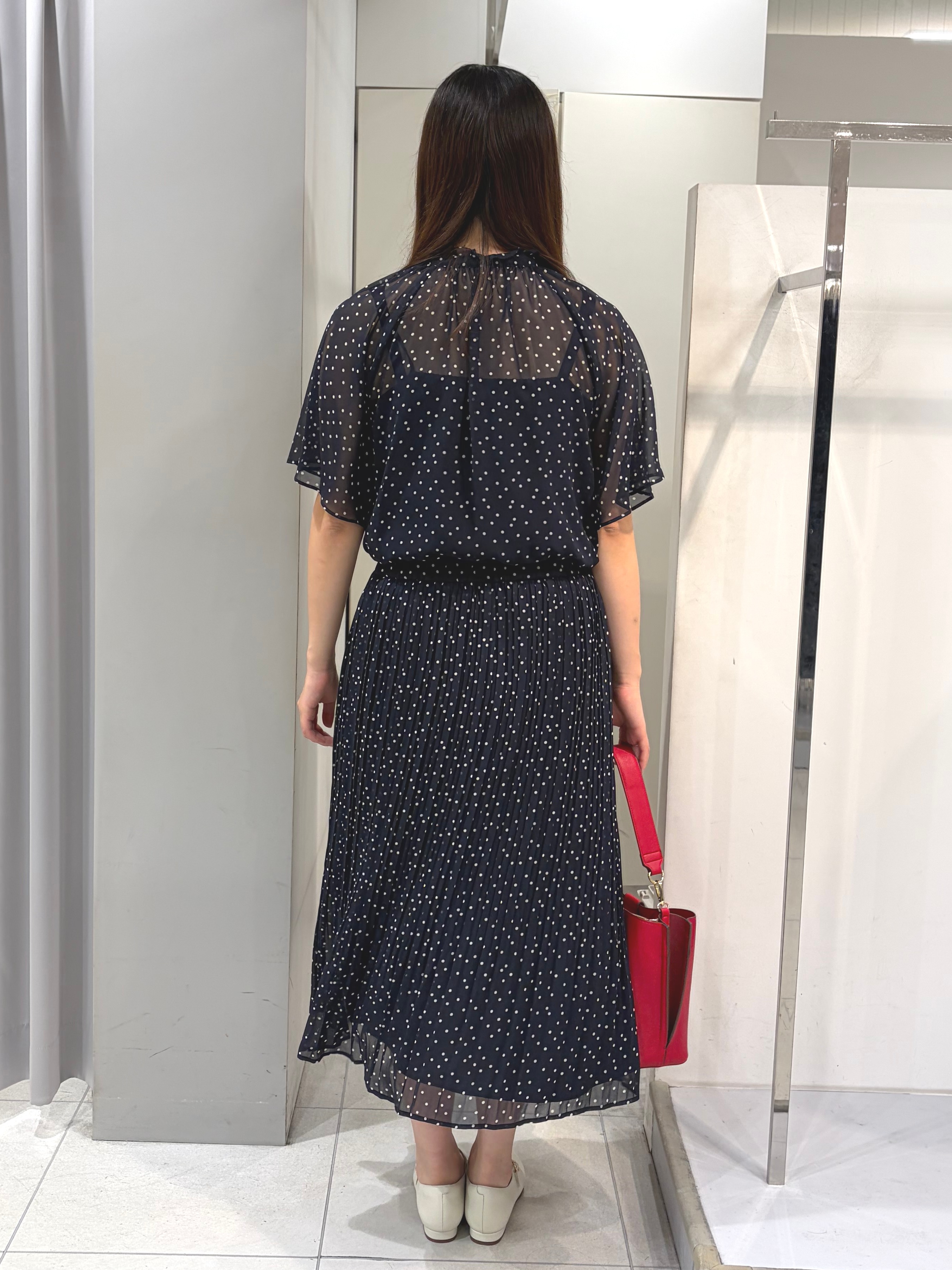 AZUSAさんの「Reflect｜【セットアップ／手洗い可】ドット柄シアーブラウス」を使ったコーディネート