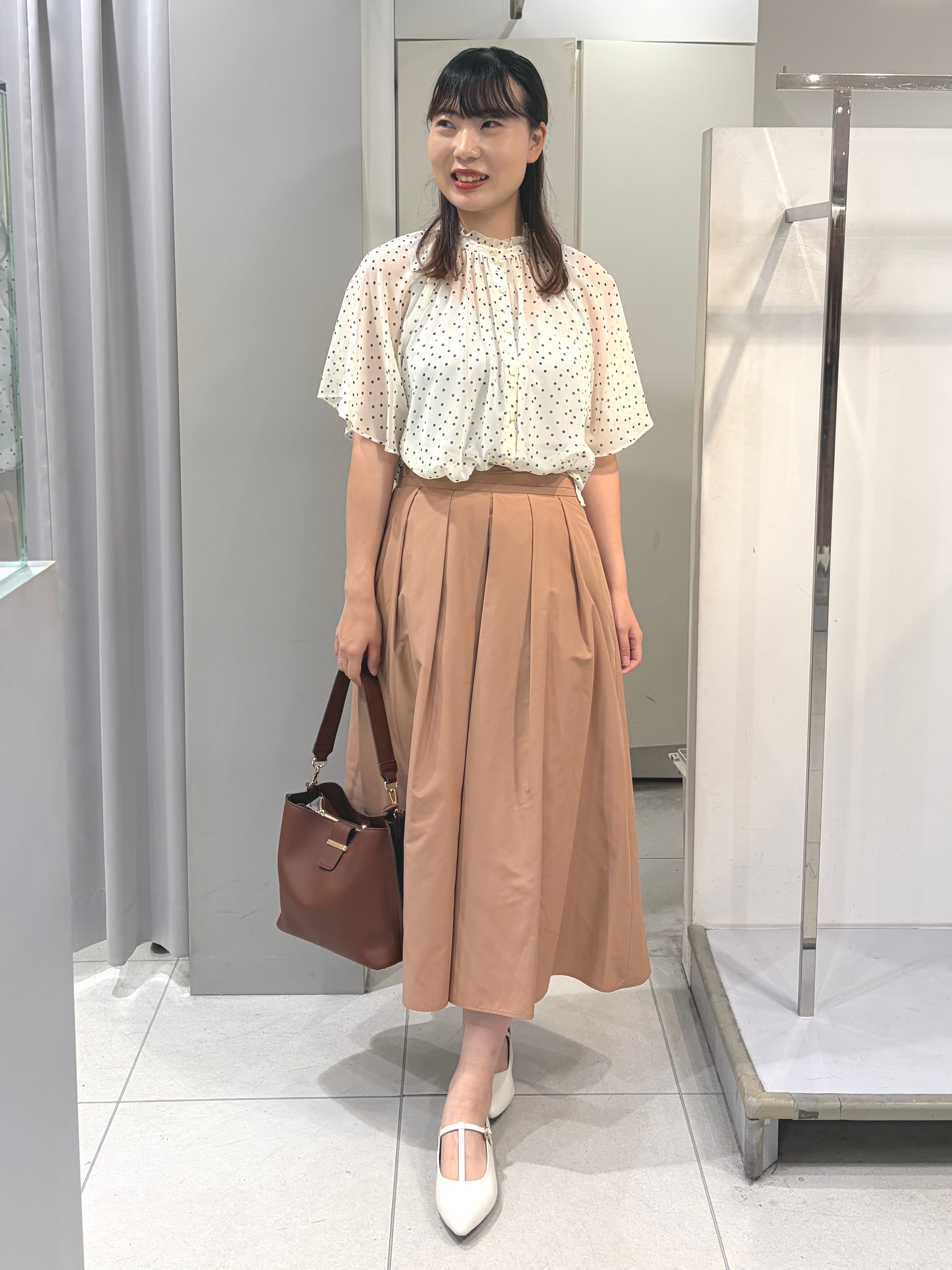 AZUSAさんの「Reflect｜【セットアップ／手洗い可】ドット柄シアーブラウス」を使ったコーディネート