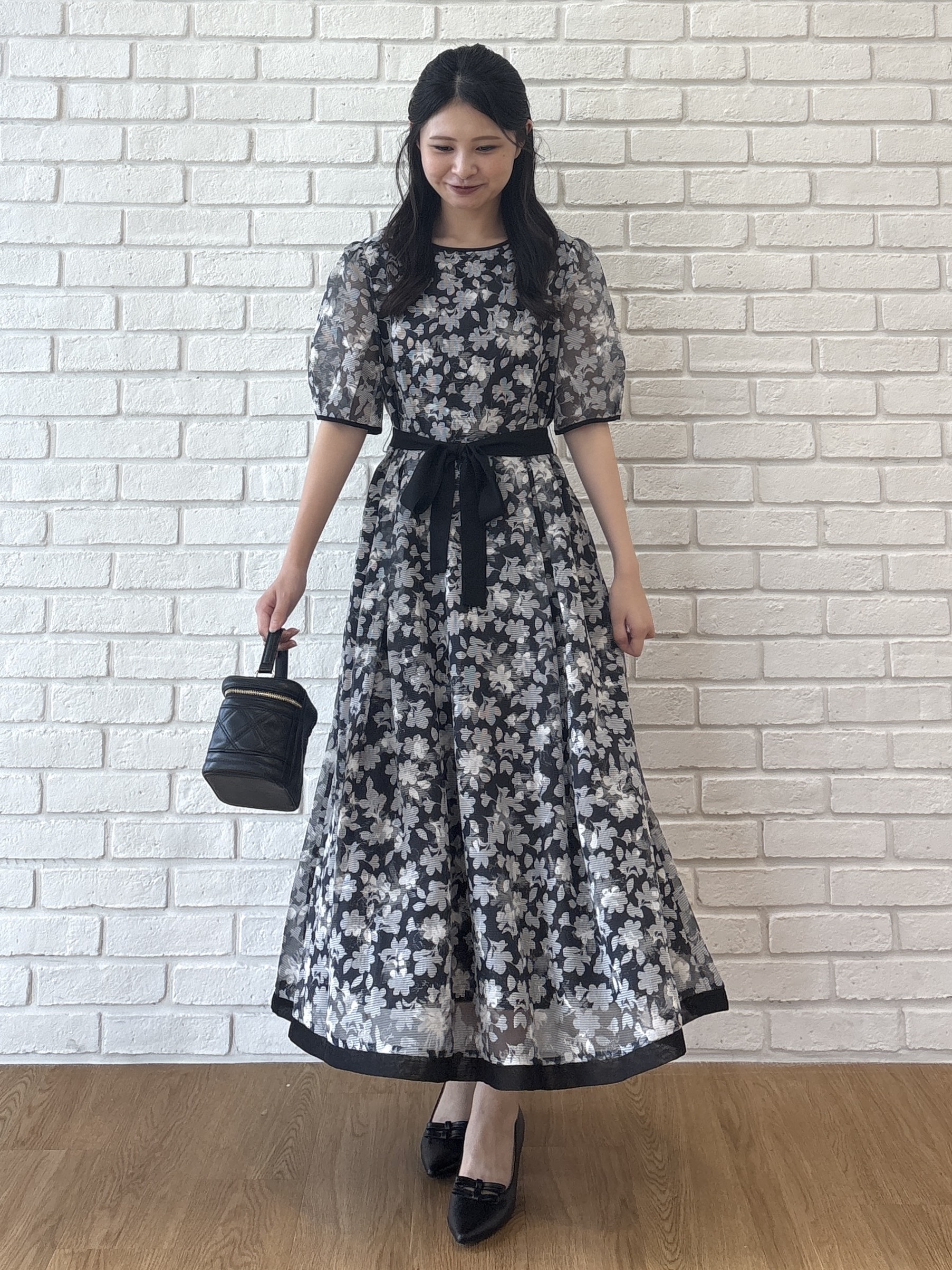 AOIさんの「Couture brooch｜【一枚で華やかに着映える】オパールチェック花柄ワンピース【洗濯機可】」を使ったコーディネート