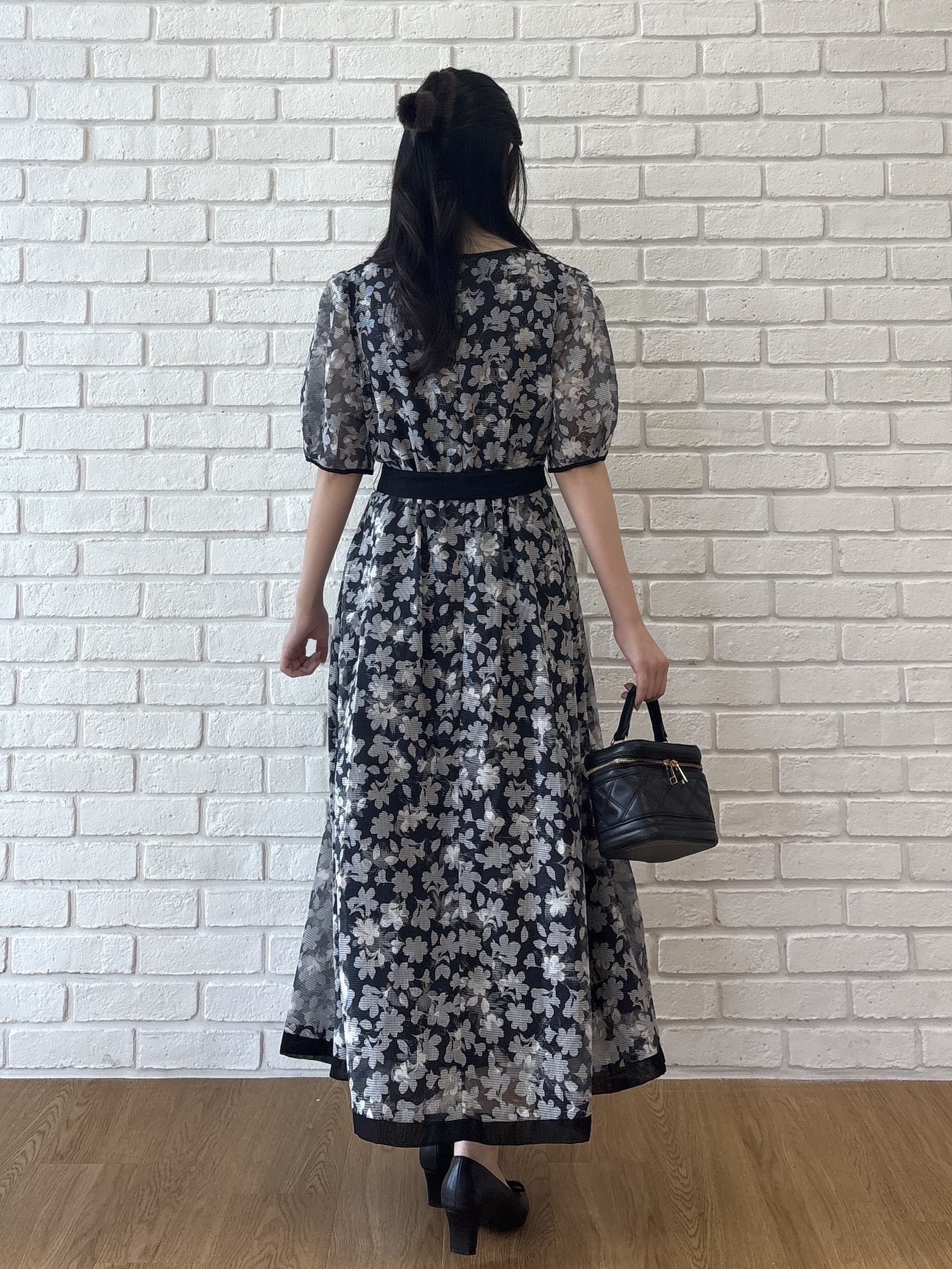 AOIさんの「Couture brooch｜【一枚で華やかに着映える】オパールチェック花柄ワンピース【洗濯機可】」を使ったコーディネート