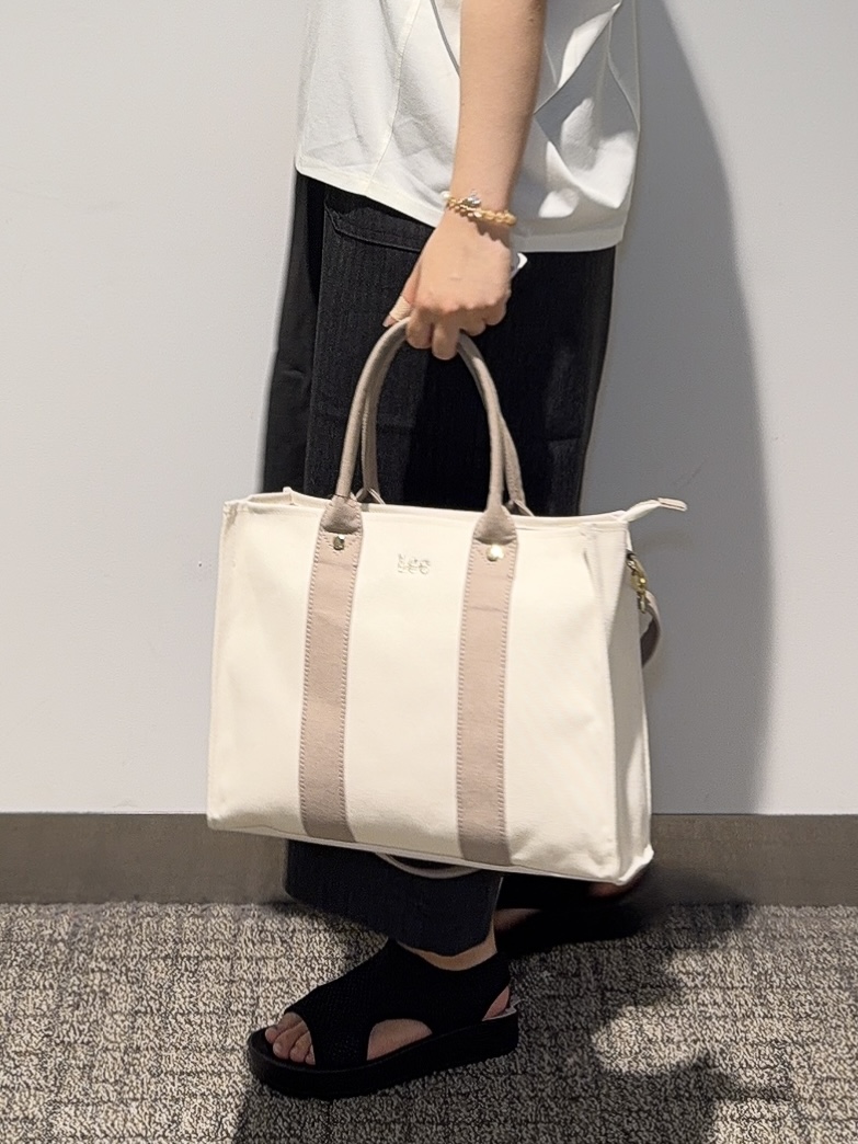 みーさんの「grove｜【持続冷感・体型カバー】サテンパイピングドルマンカットソー」を使ったコーディネート