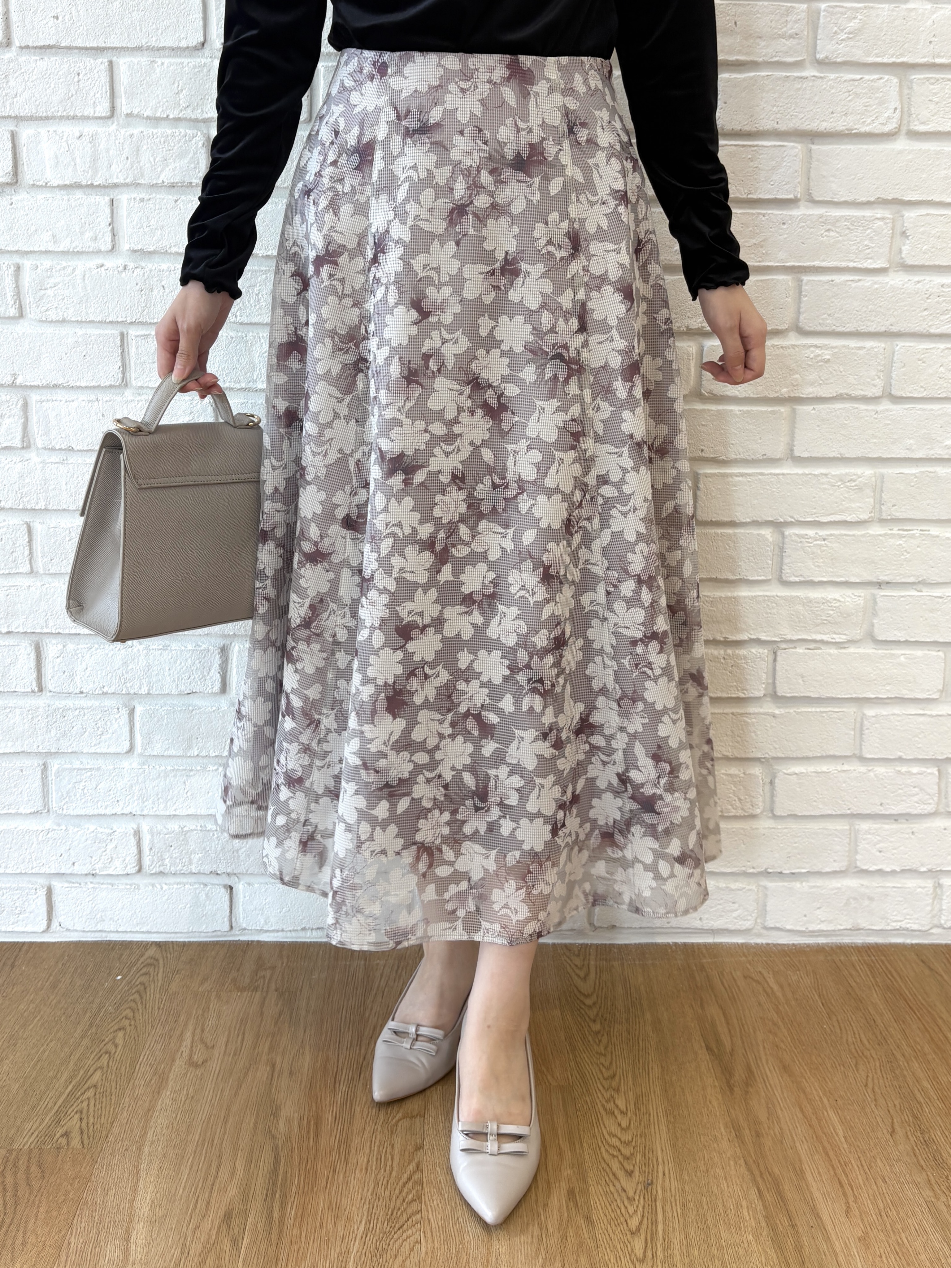 AOIさんの「Couture brooch｜【上品な透け感】オパールチェック花柄スカート【洗濯機可】」を使ったコーディネート