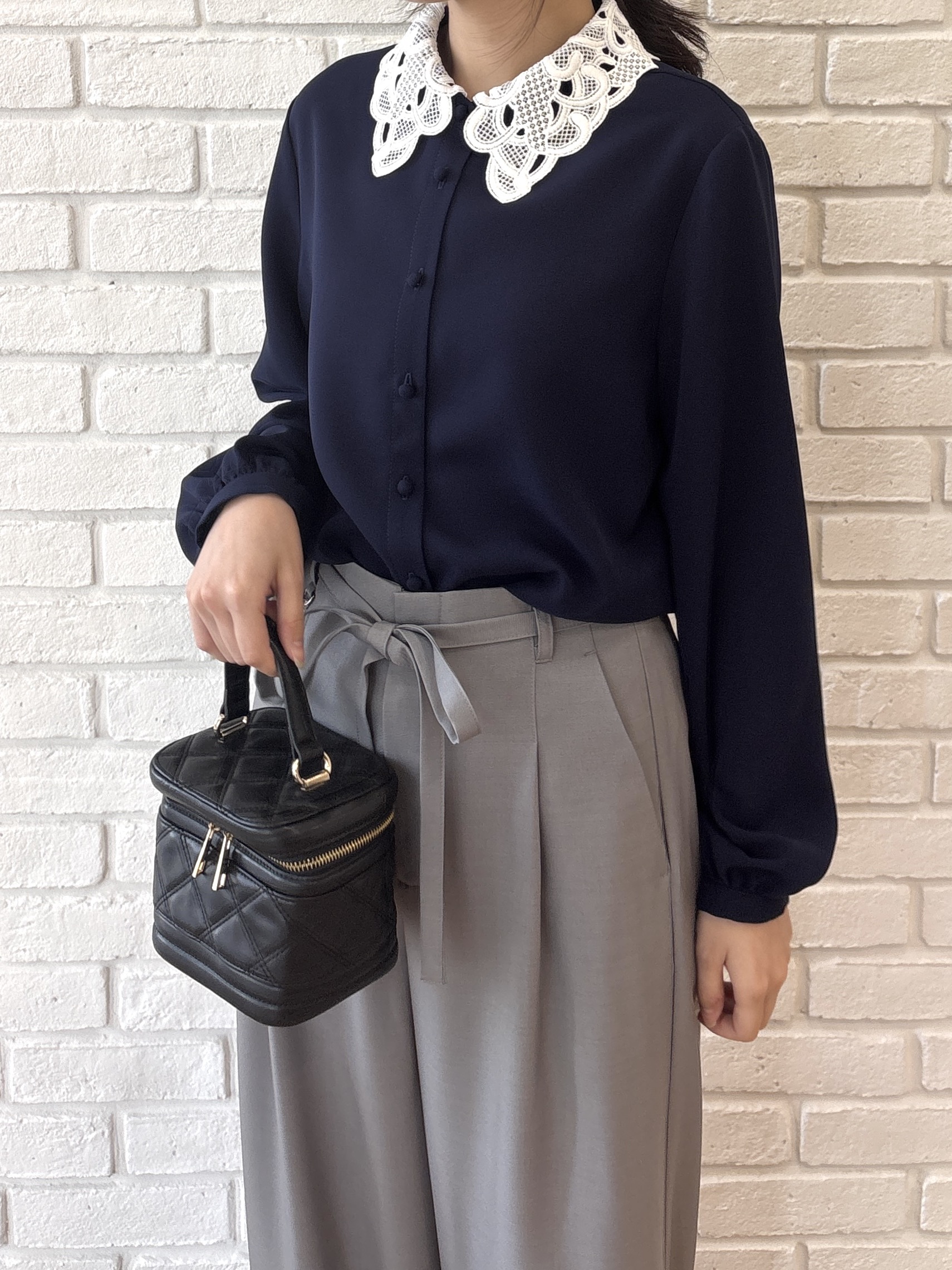 AOIさんの「Couture brooch｜【接触冷感・UVカット・チャーム付】とろみリネンライクパンツ」を使ったコーディネート