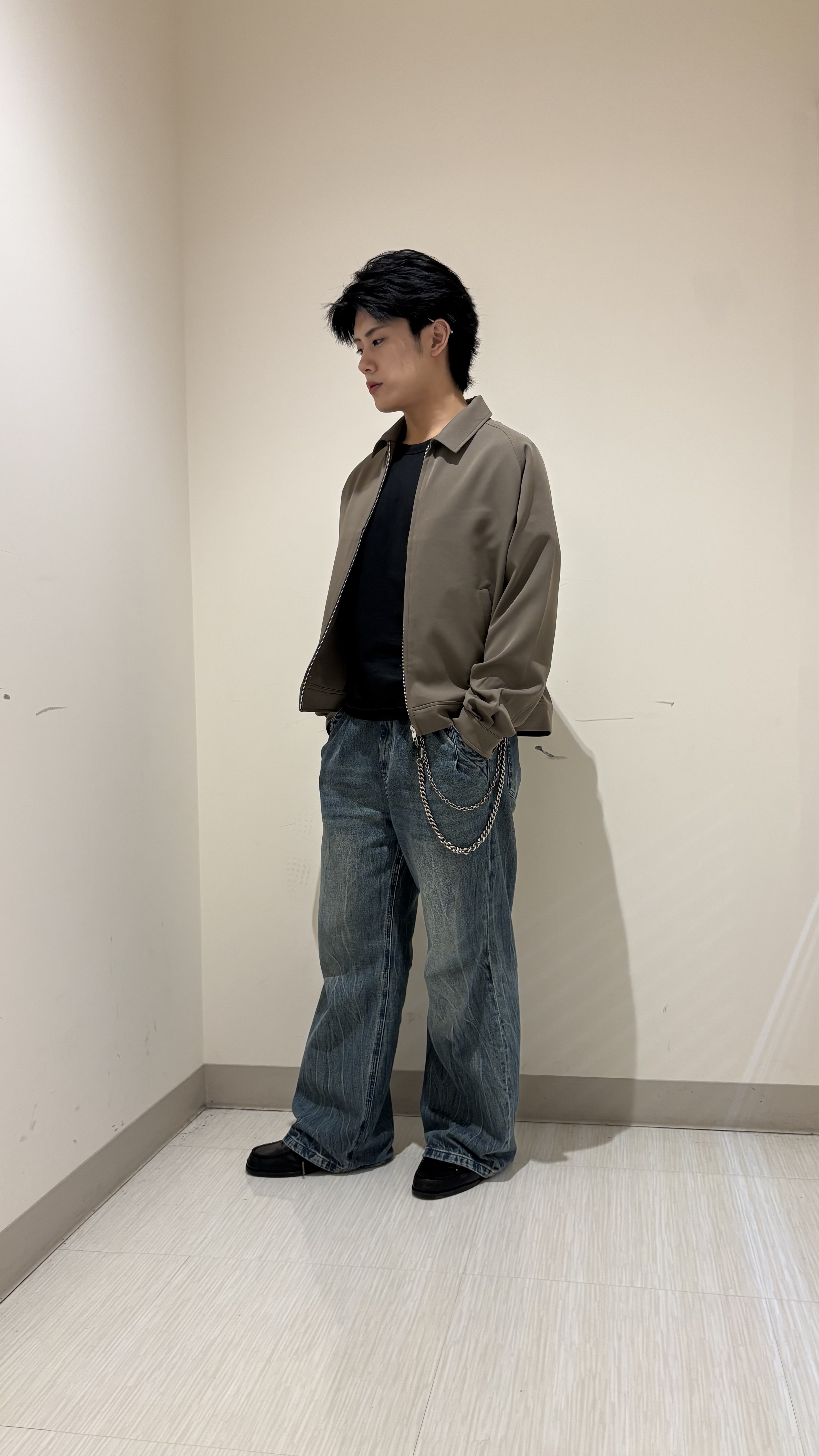 辻一樹さんの「tk.TAKEO KIKUCHI｜【防シワ／ストレッチ/セット対応可】smart shift series ジップブルゾン」を使ったコーディネート