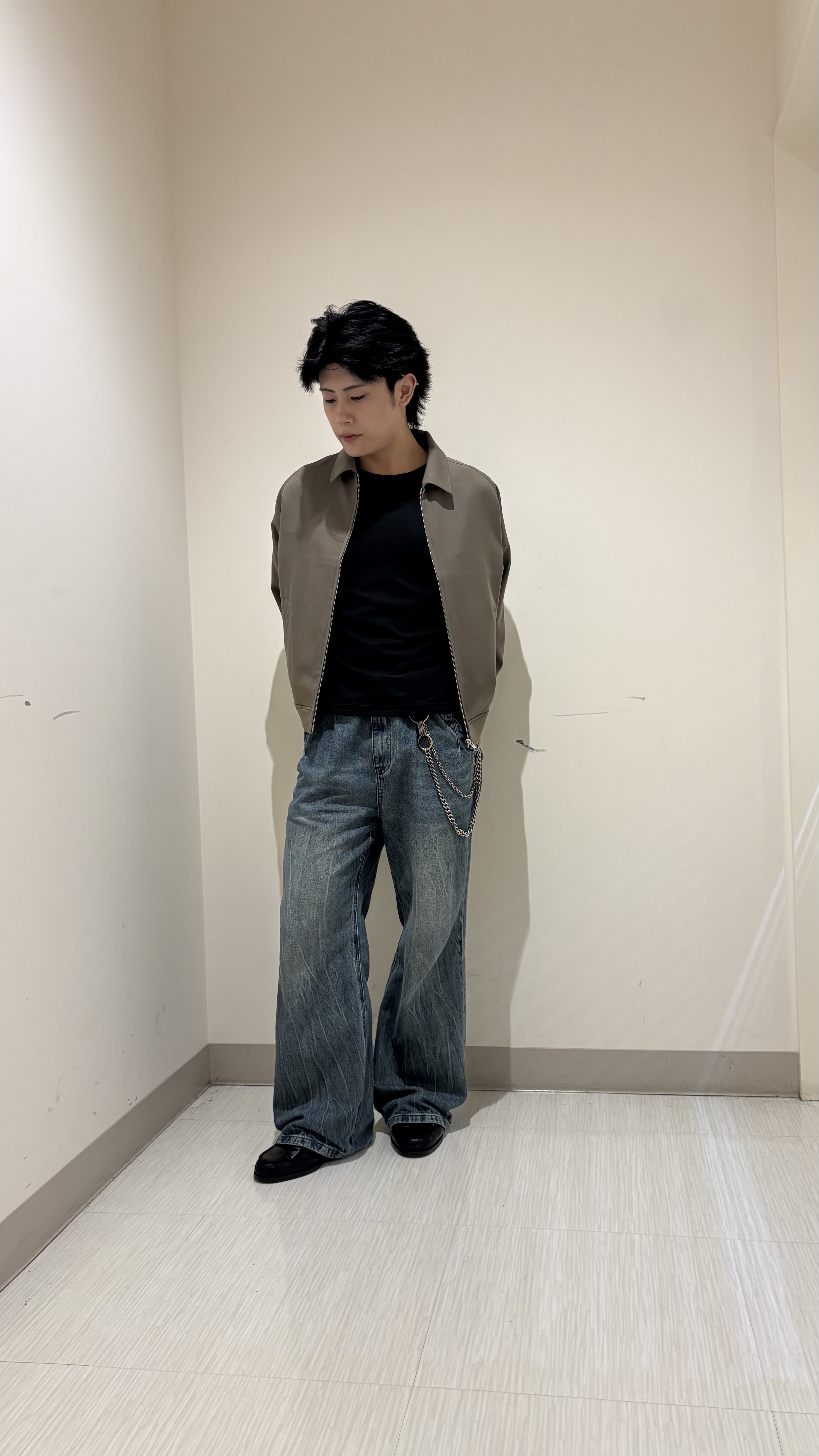 辻一樹さんの「tk.TAKEO KIKUCHI｜【防シワ／ストレッチ/セット対応可】smart shift series ジップブルゾン」を使ったコーディネート