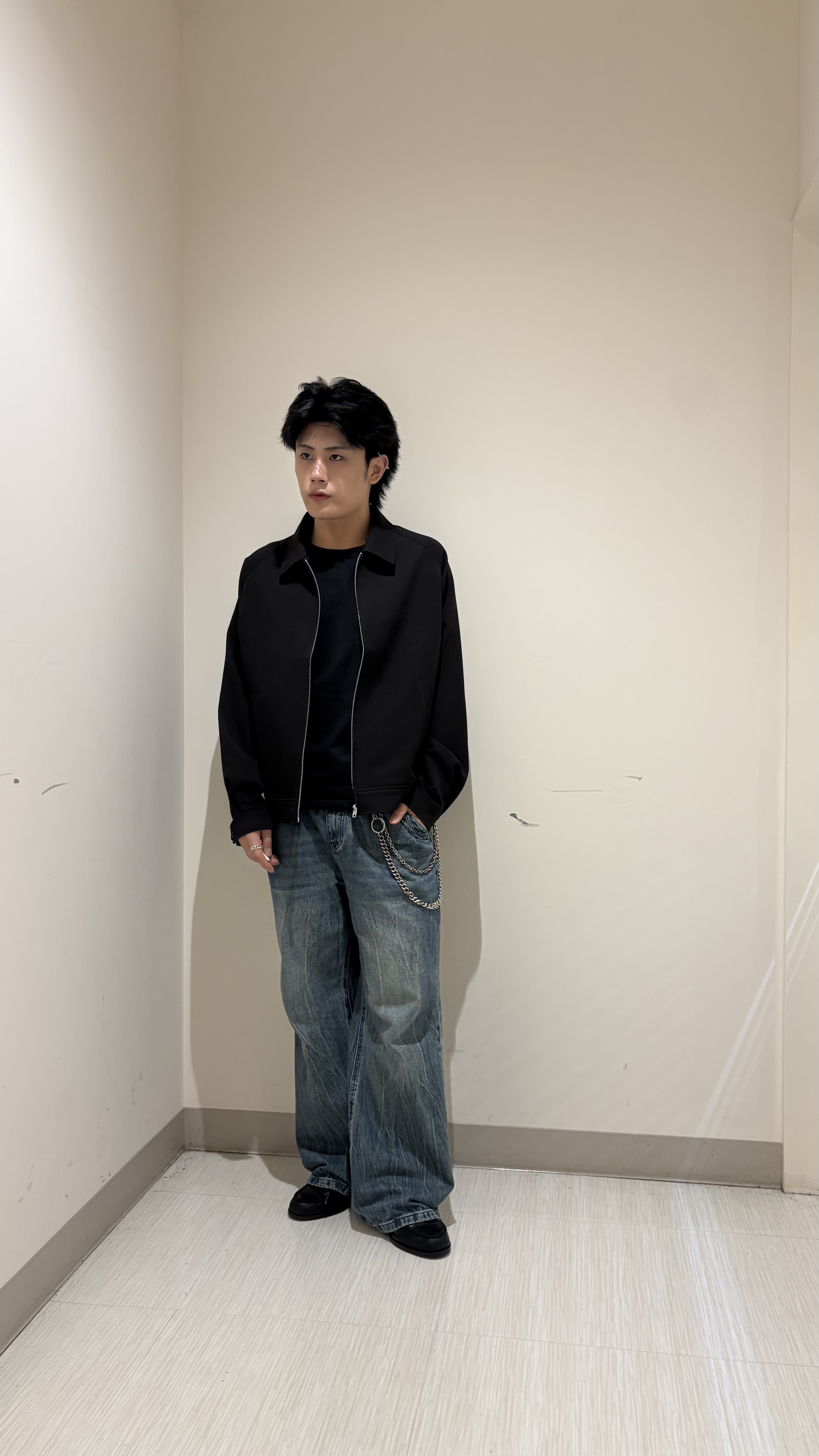 辻一樹さんの「tk.TAKEO KIKUCHI｜【防シワ／ストレッチ/セット対応可】smart shift series ジップブルゾン」を使ったコーディネート