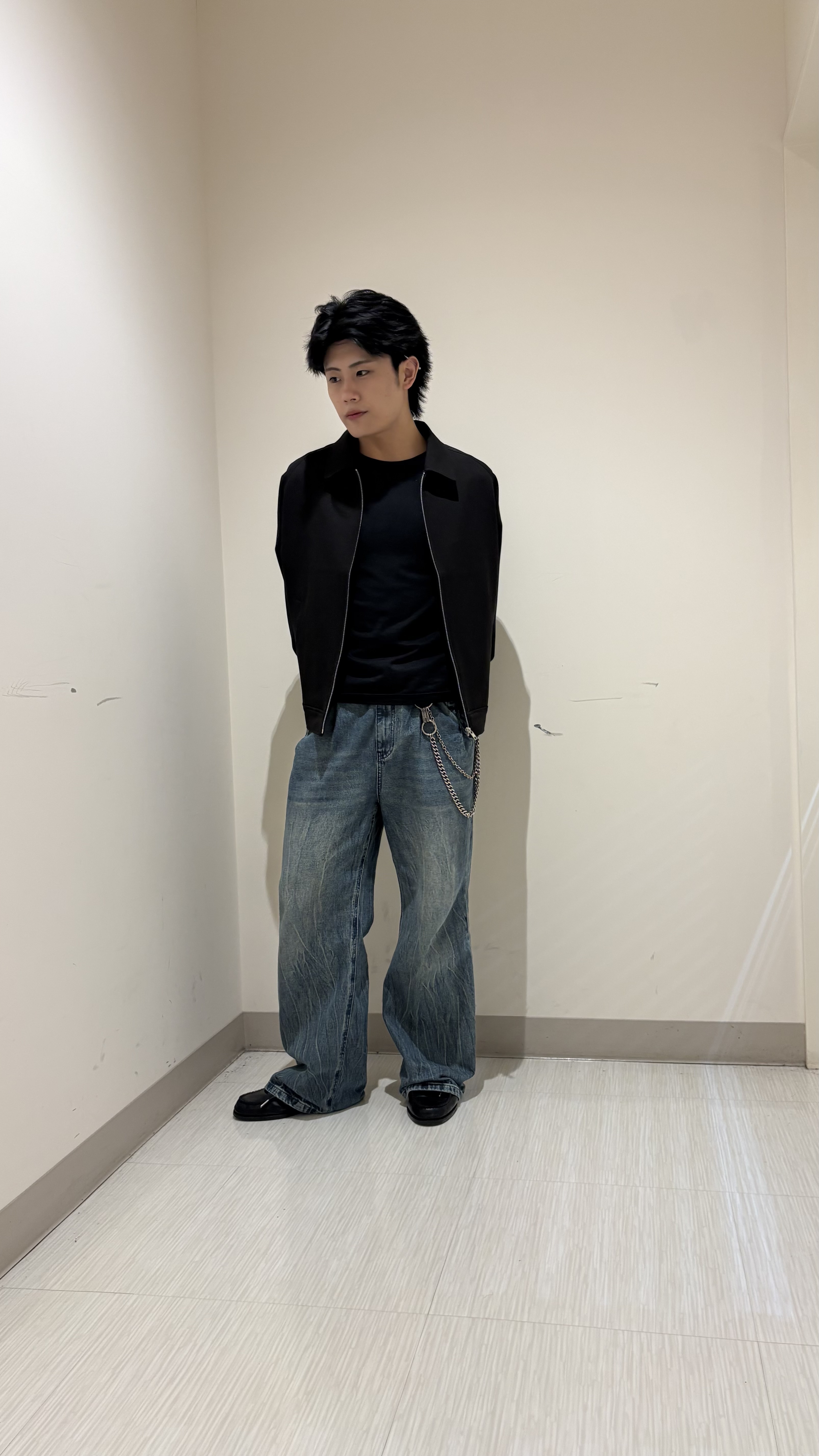 辻一樹さんの「tk.TAKEO KIKUCHI｜【防シワ／ストレッチ/セット対応可】smart shift series ジップブルゾン」を使ったコーディネート
