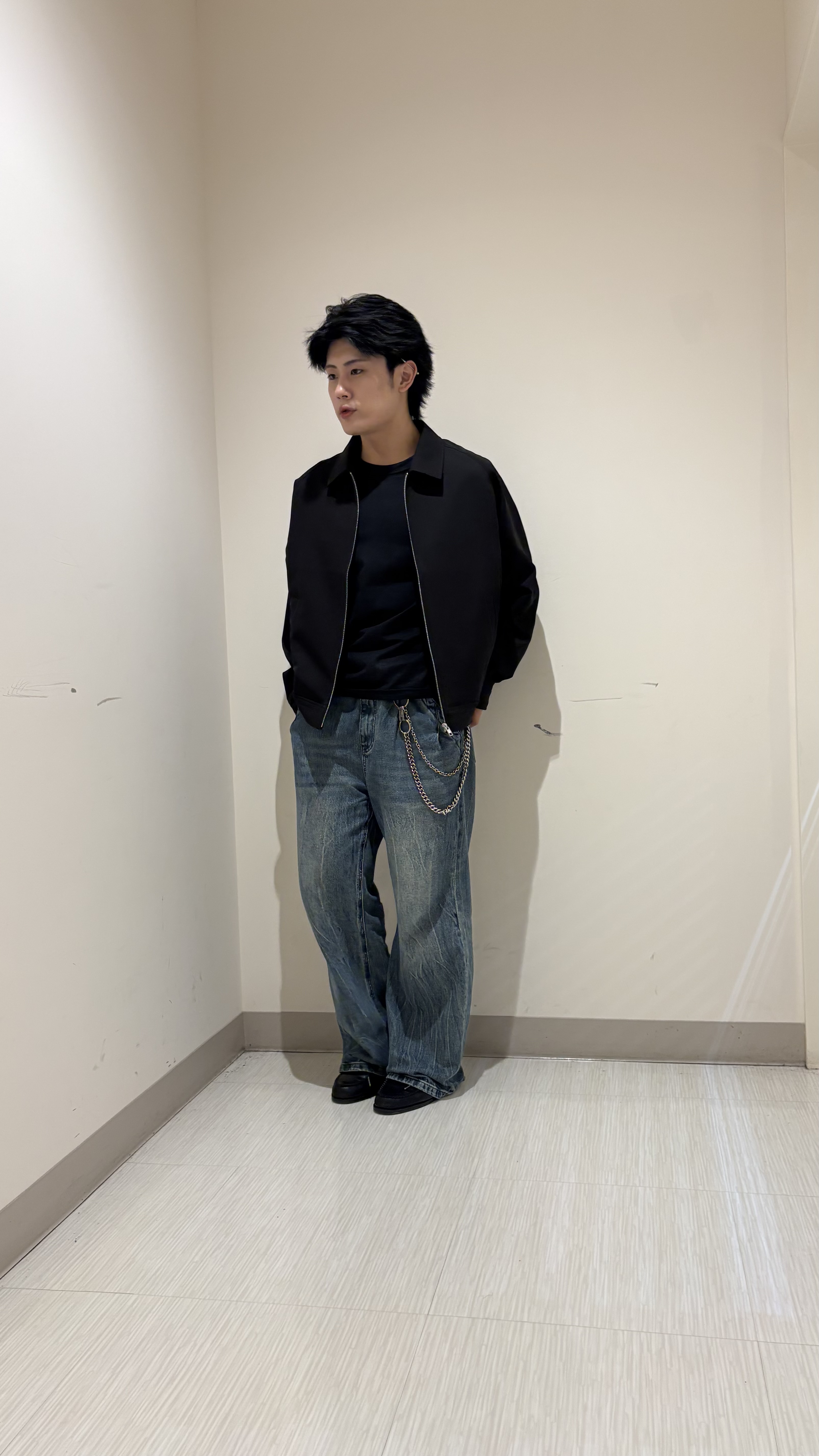 辻一樹さんの「tk.TAKEO KIKUCHI｜【防シワ／ストレッチ/セット対応可】smart shift series ジップブルゾン」を使ったコーディネート