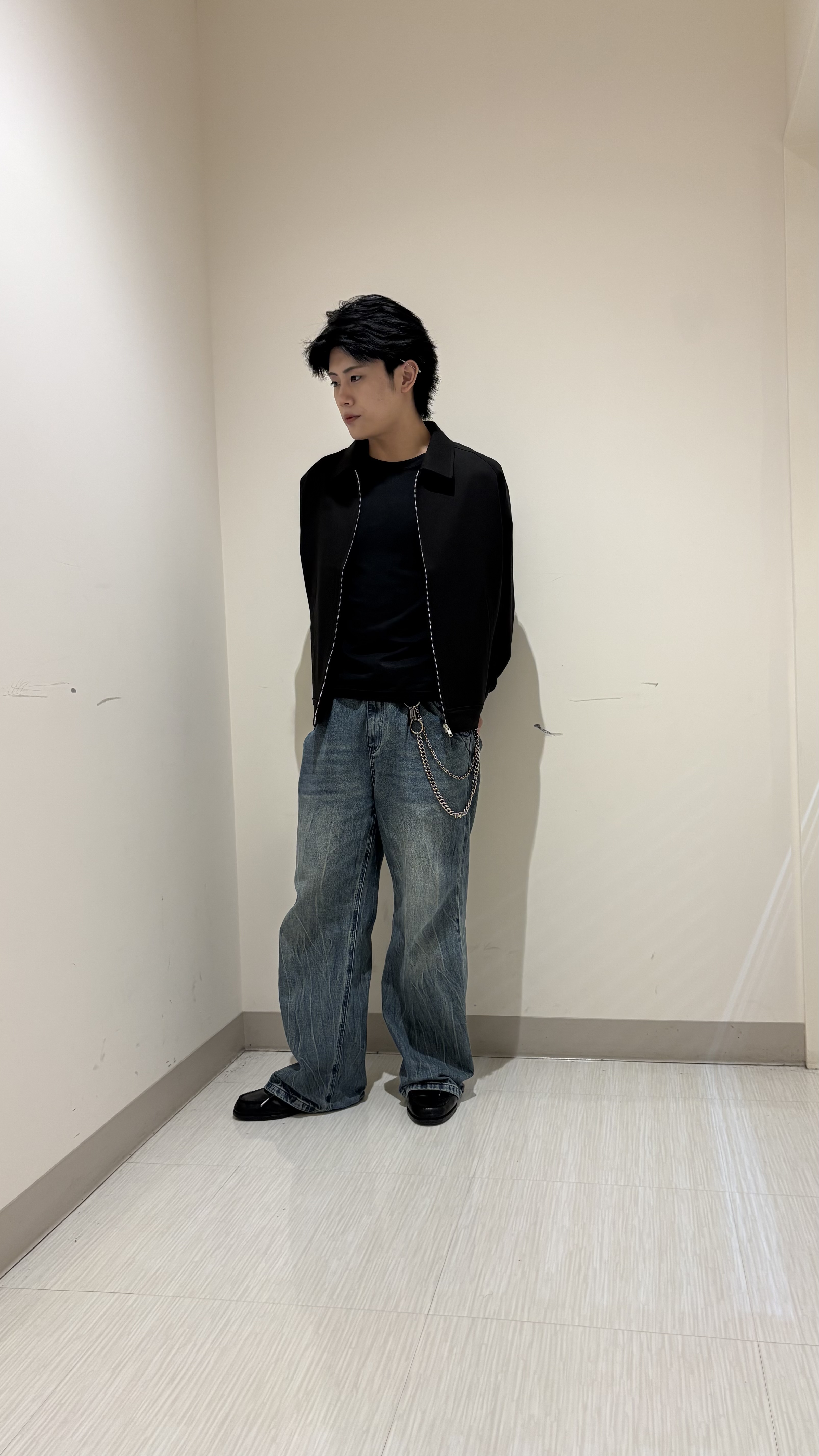 辻一樹さんの「tk.TAKEO KIKUCHI｜【防シワ／ストレッチ/セット対応可】smart shift series ジップブルゾン」を使ったコーディネート