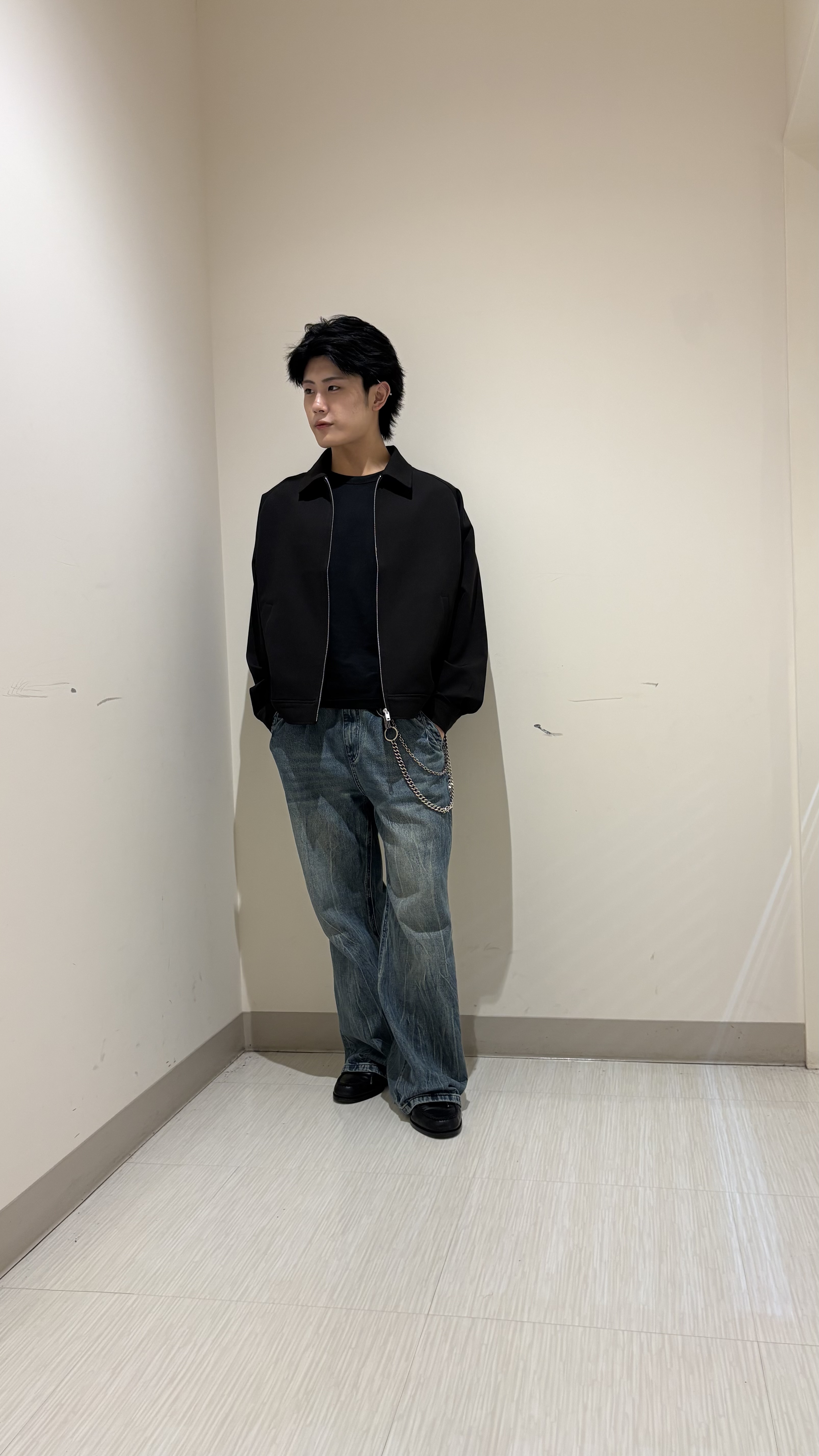 辻一樹さんの「tk.TAKEO KIKUCHI｜【防シワ／ストレッチ/セット対応可】smart shift series ジップブルゾン」を使ったコーディネート