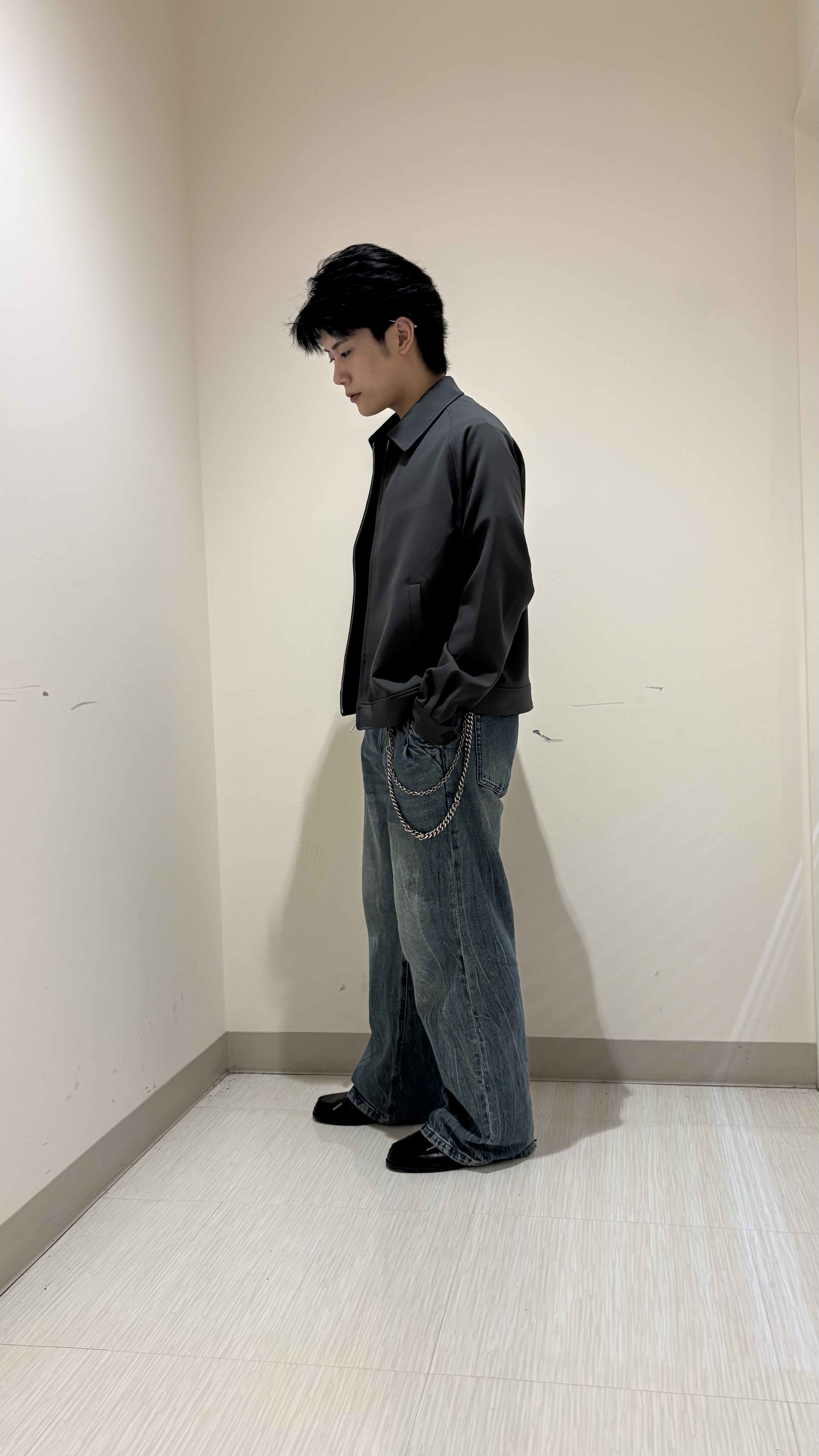 辻一樹さんの「tk.TAKEO KIKUCHI｜【防シワ／ストレッチ/セット対応可】smart shift series ジップブルゾン」を使ったコーディネート