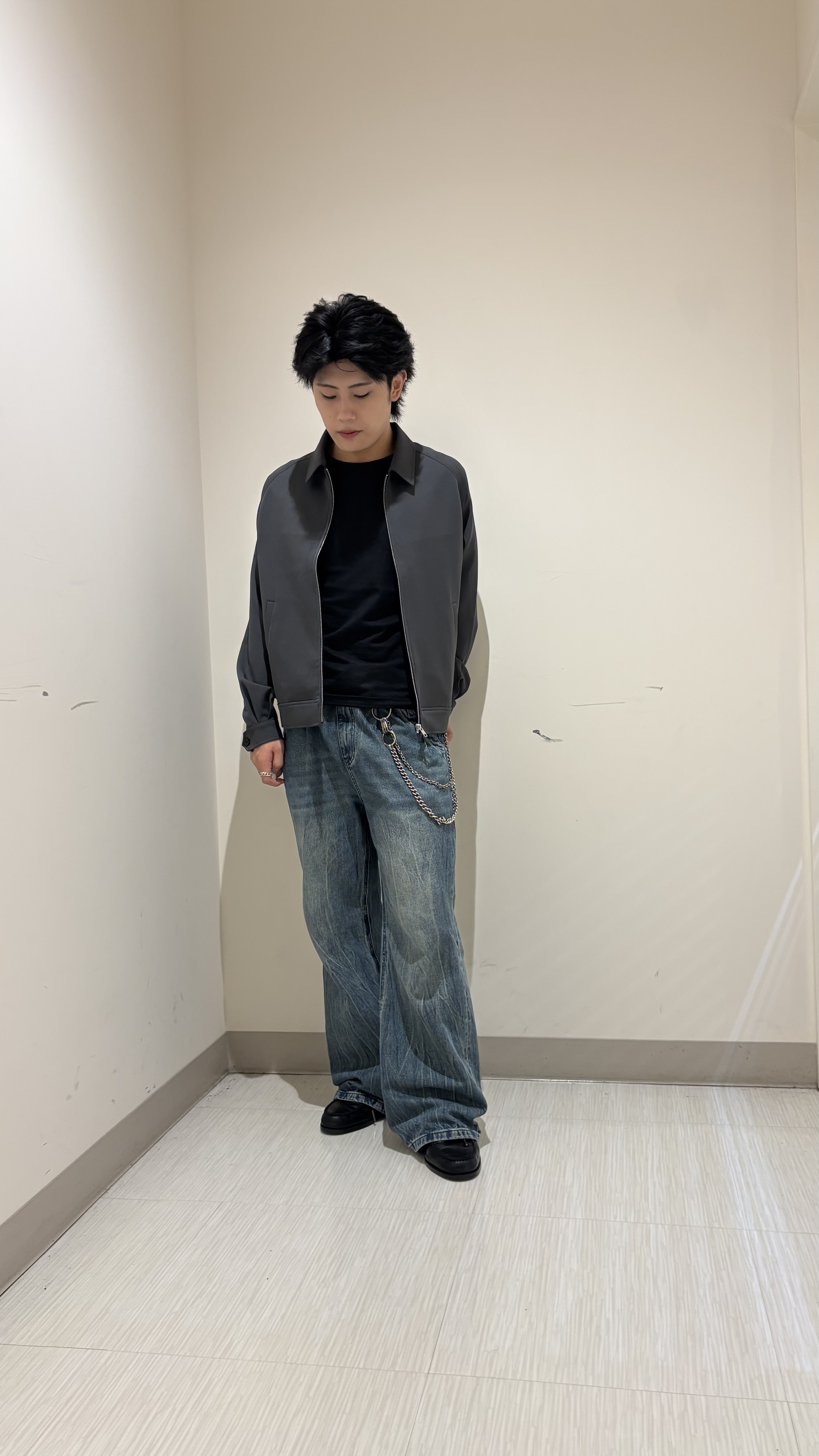 辻一樹さんの「tk.TAKEO KIKUCHI｜【防シワ／ストレッチ/セット対応可】smart shift series ジップブルゾン」を使ったコーディネート