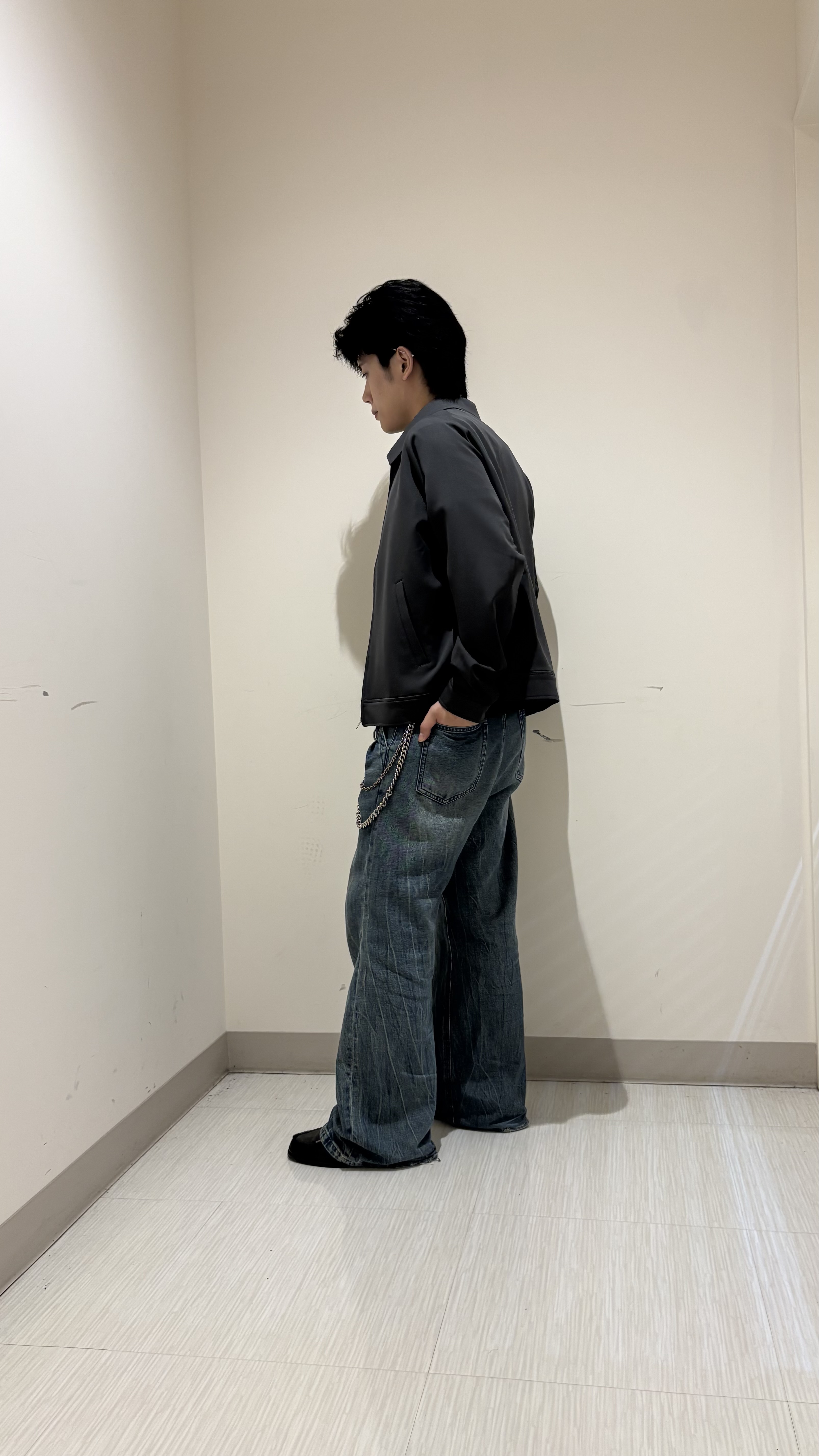 辻一樹さんの「tk.TAKEO KIKUCHI｜【防シワ／ストレッチ/セット対応可】smart shift series ジップブルゾン」を使ったコーディネート