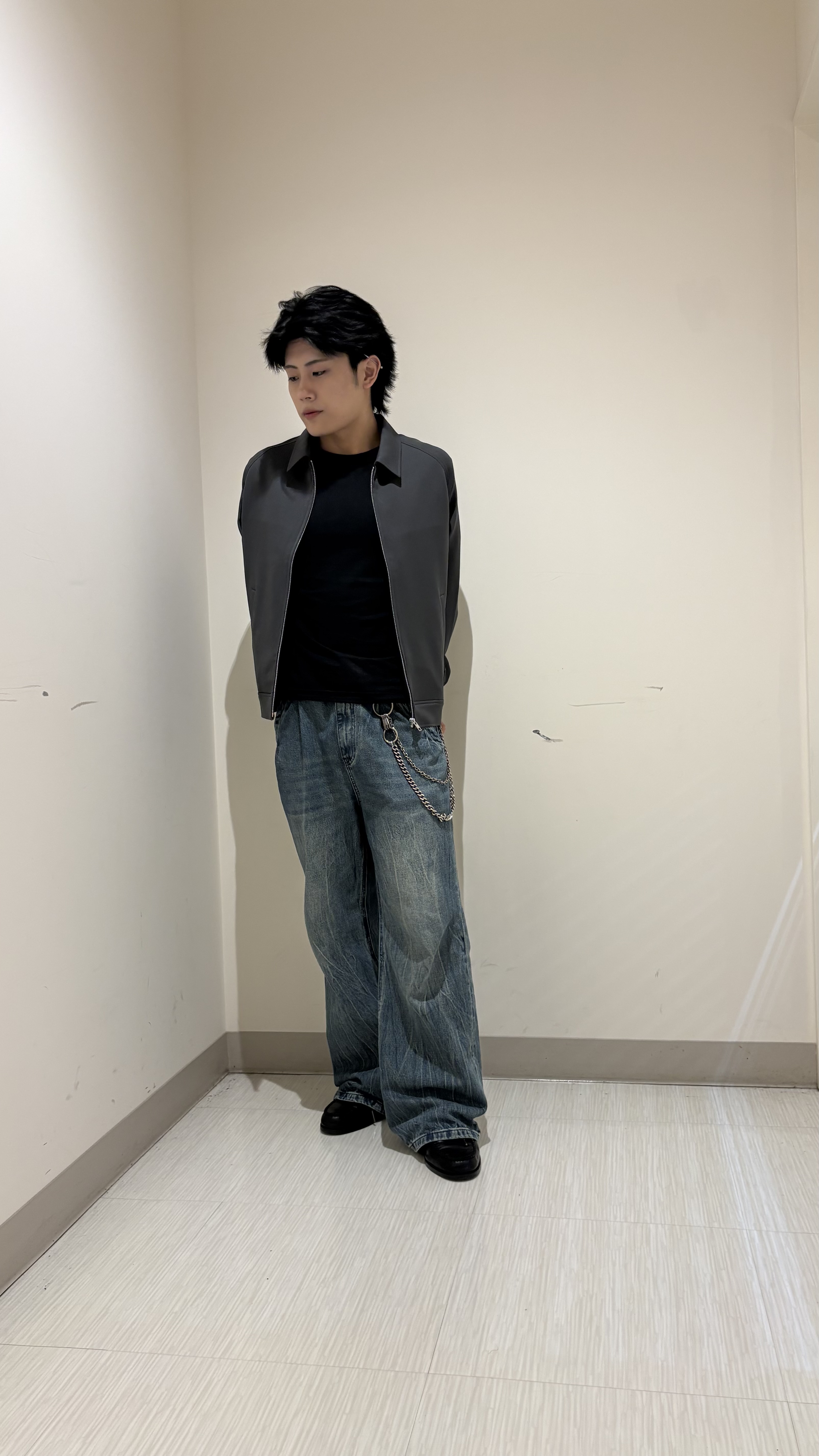 辻一樹さんの「tk.TAKEO KIKUCHI｜【防シワ／ストレッチ/セット対応可】smart shift series ジップブルゾン」を使ったコーディネート