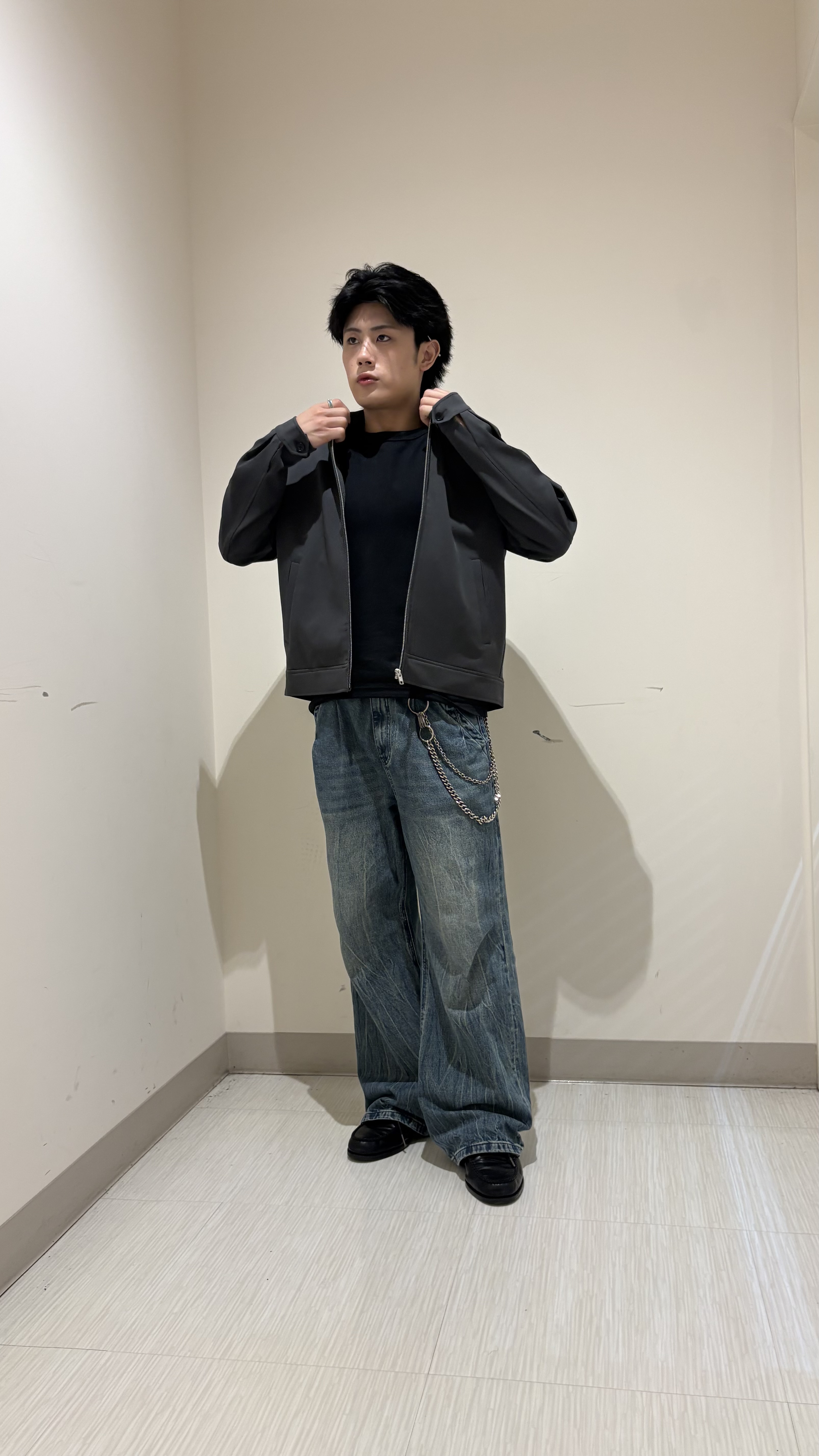 辻一樹さんの「tk.TAKEO KIKUCHI｜【防シワ／ストレッチ/セット対応可】smart shift series ジップブルゾン」を使ったコーディネート