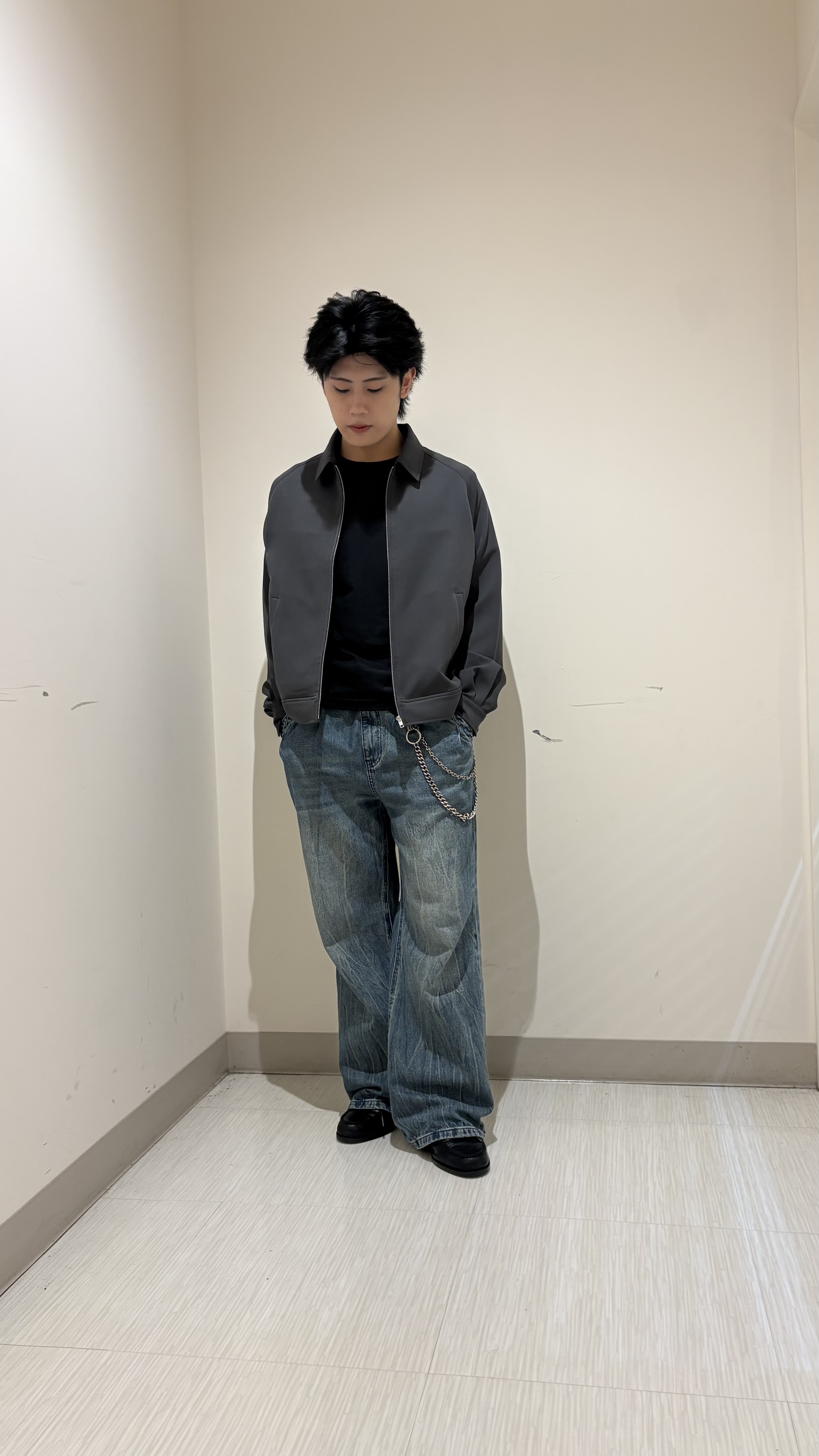 辻一樹さんの「tk.TAKEO KIKUCHI｜【防シワ／ストレッチ/セット対応可】smart shift series ジップブルゾン」を使ったコーディネート