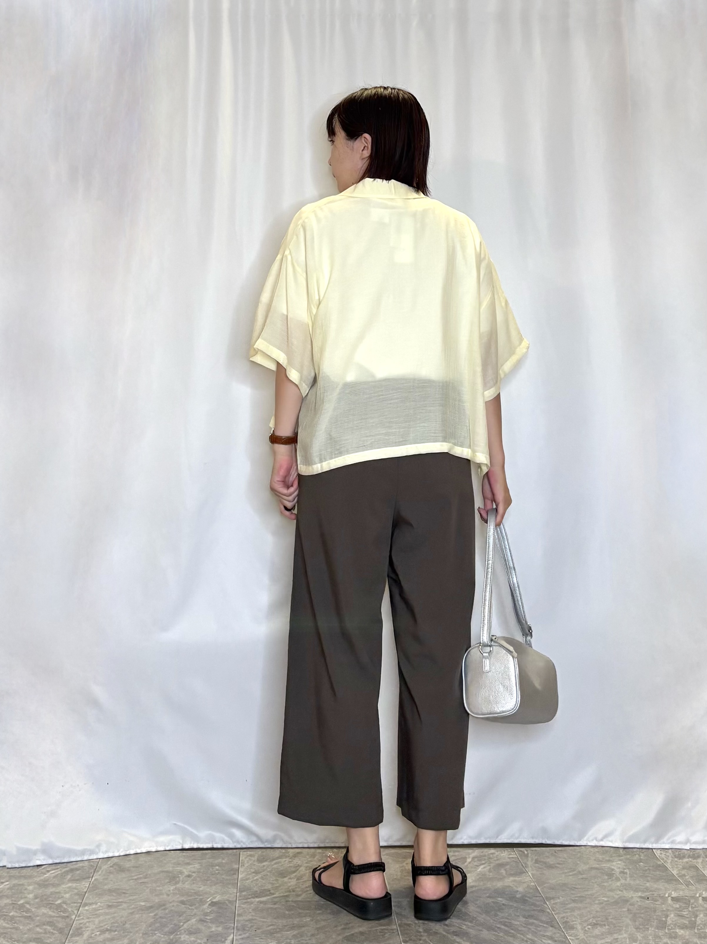 ネリさんの「SHOO･LA･RUE｜【S-LL/洗濯機可】抜け感たっぷり 程よい透け感のポケット付きシャツ」を使ったコーディネート