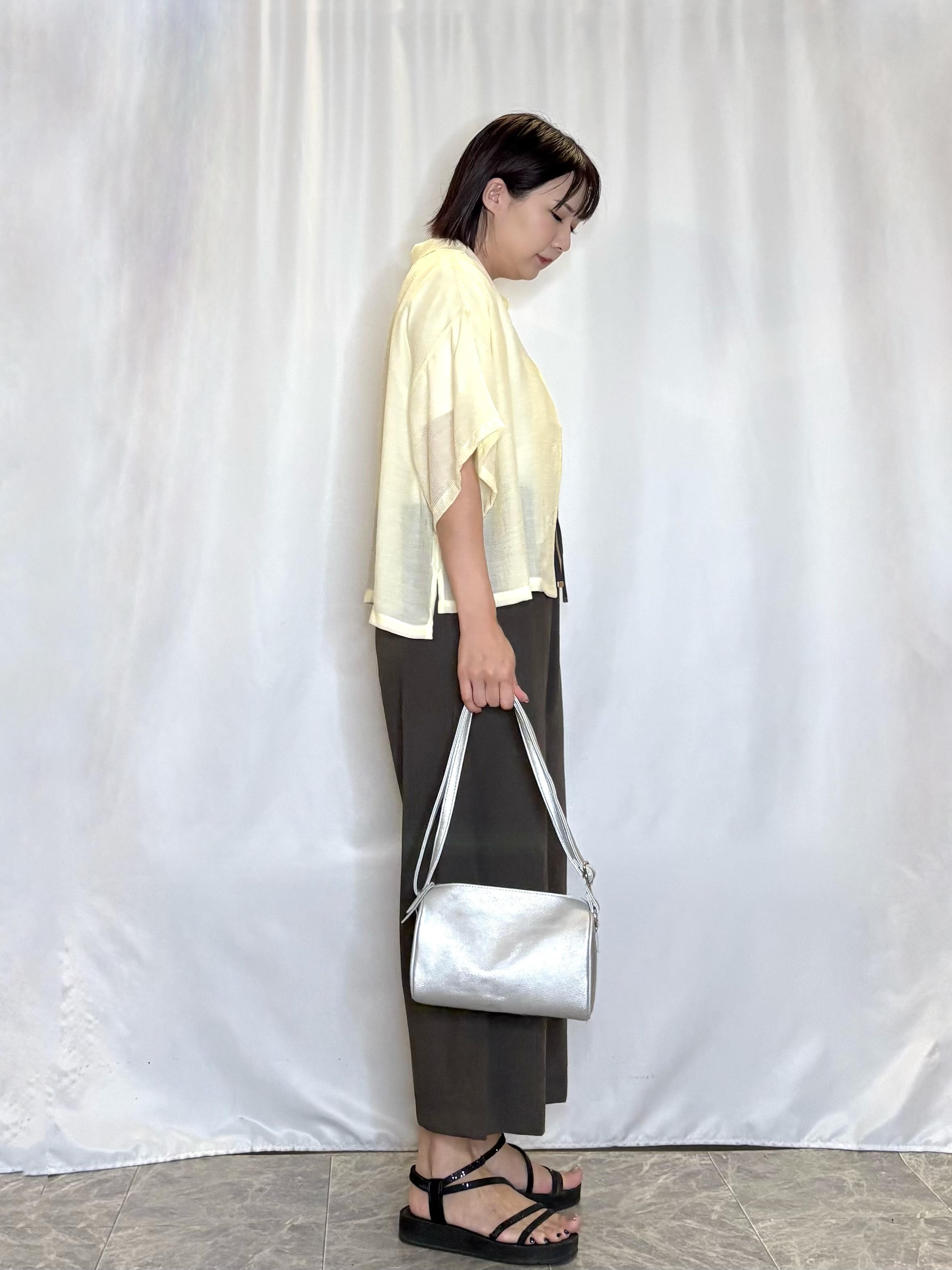 ネリさんの「SHOO･LA･RUE｜【S-LL/洗濯機可】抜け感たっぷり 程よい透け感のポケット付きシャツ」を使ったコーディネート