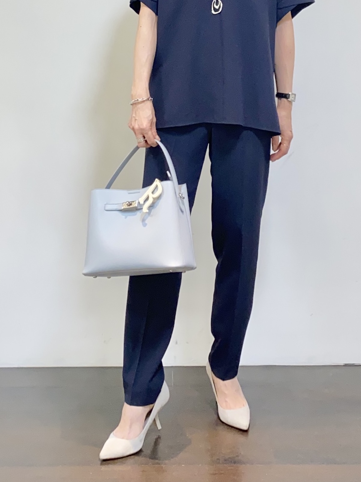 tomoさんの「UNTITLED｜【セットアップ可/UVカット/前後2WAY】リラクシーフレンチスリーブブラウス」を使ったコーディネート