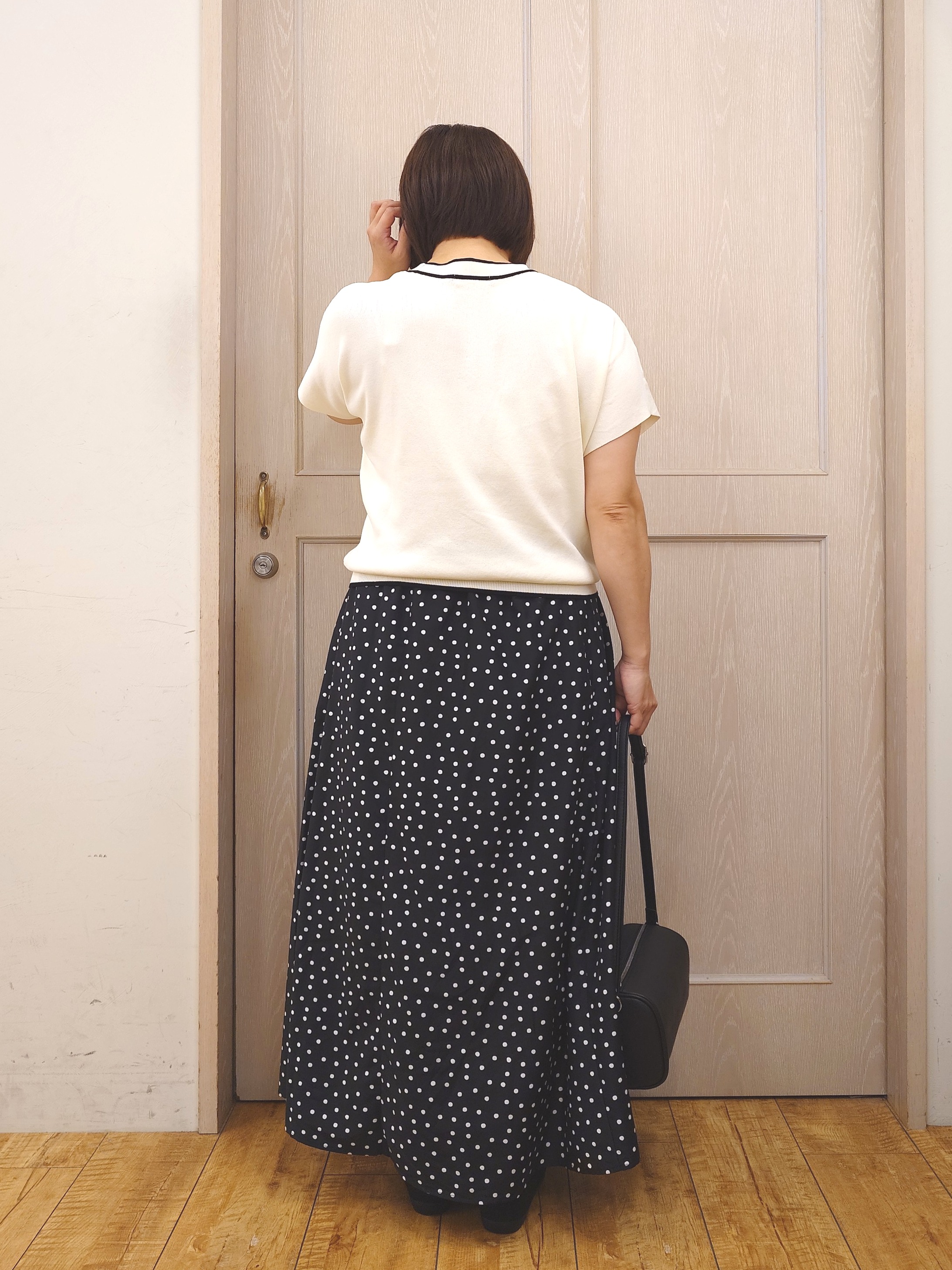 とろろさんの「SHOO･LA･RUE｜【高レビュー/ひんやり/毎日洗える/UV】二の腕も隠せる 配色ボウタイニット」を使ったコーディネート