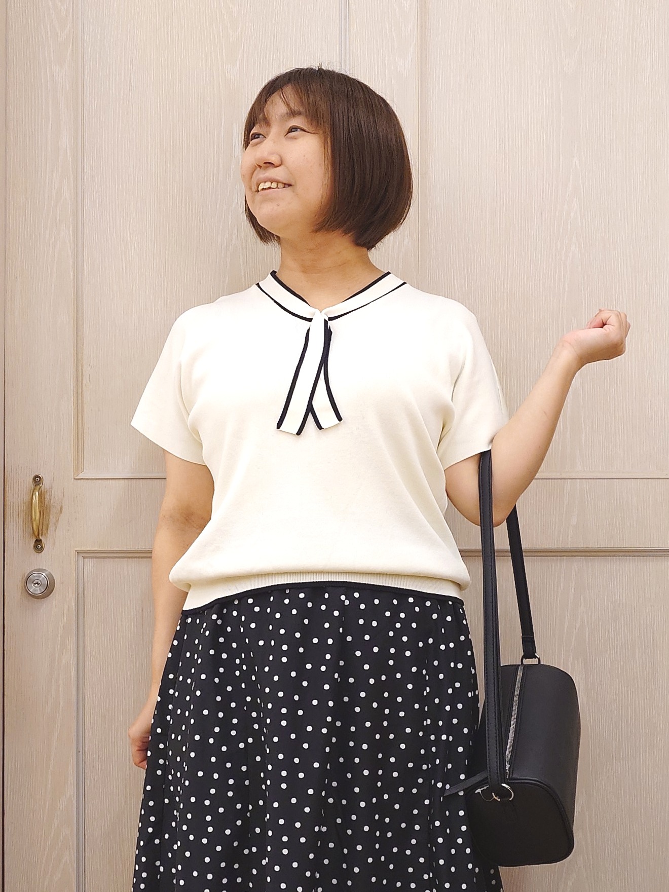 とろろさんの「SHOO･LA･RUE｜【高レビュー/ひんやり/毎日洗える/UV】二の腕も隠せる 配色ボウタイニット」を使ったコーディネート