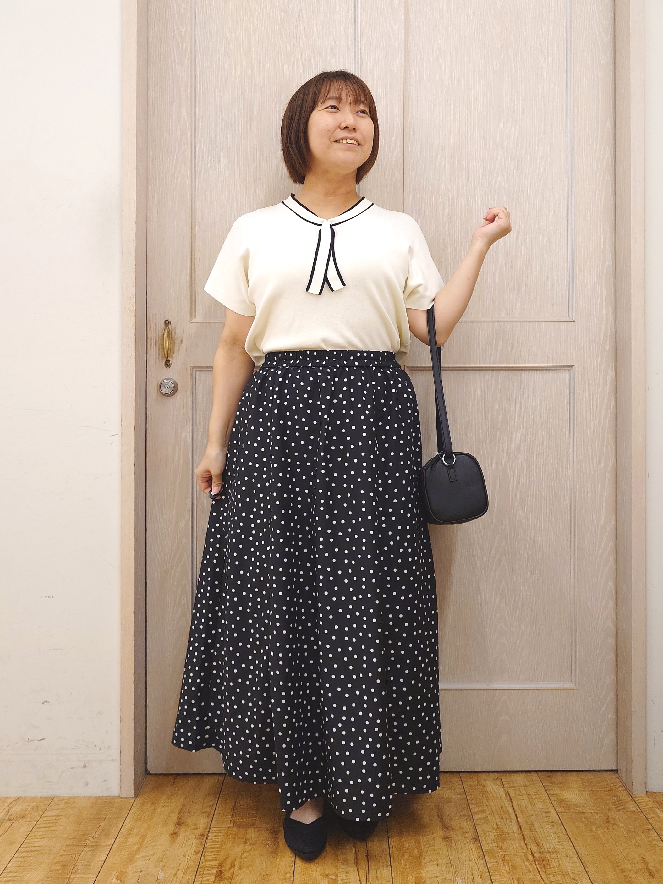 とろろさんの「SHOO･LA･RUE｜【高レビュー/ひんやり/毎日洗える/UV】二の腕も隠せる 配色ボウタイニット」を使ったコーディネート