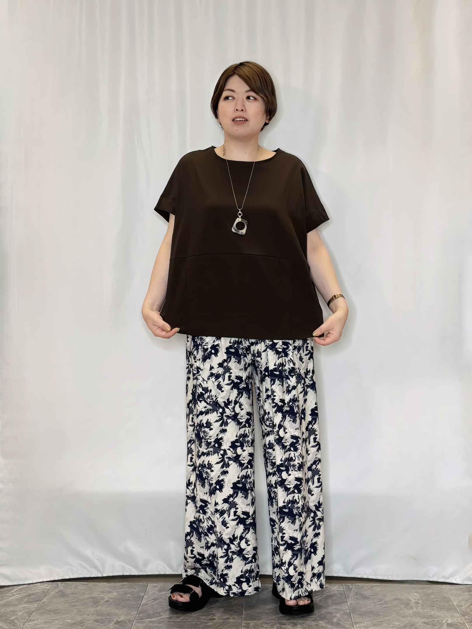 たみさんの「SHOO･LA･RUE｜【洗濯機可/セットアップ可】軽凛(かろりん) シンプル上品 ひんやり切替コクーントップス」を使ったコーディネート