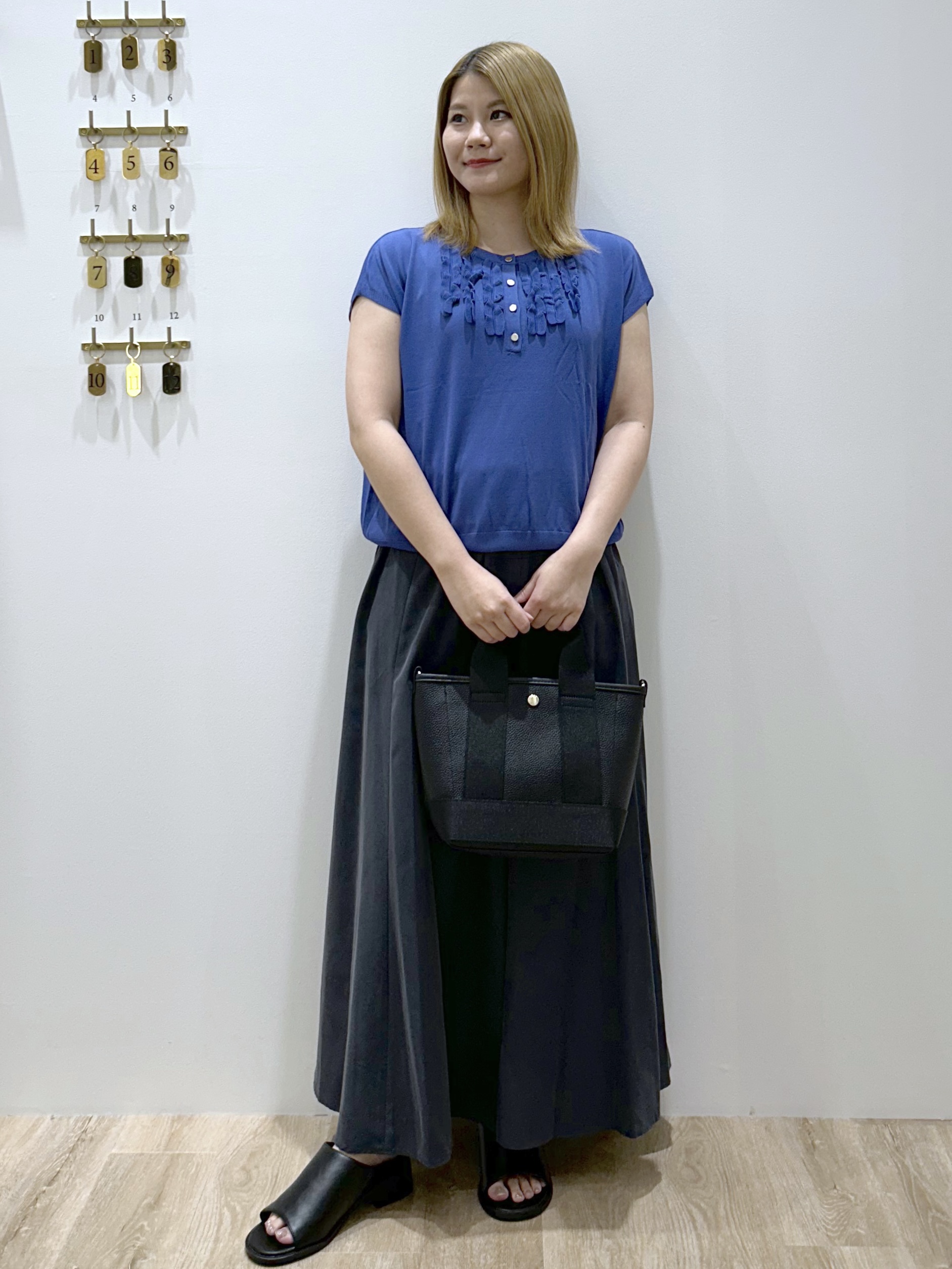 suzukaさんの「OPAQUE.CLIP｜【接触冷感／UV】フリルフレンチスリーブニット《洗濯機OK》」を使ったコーディネート