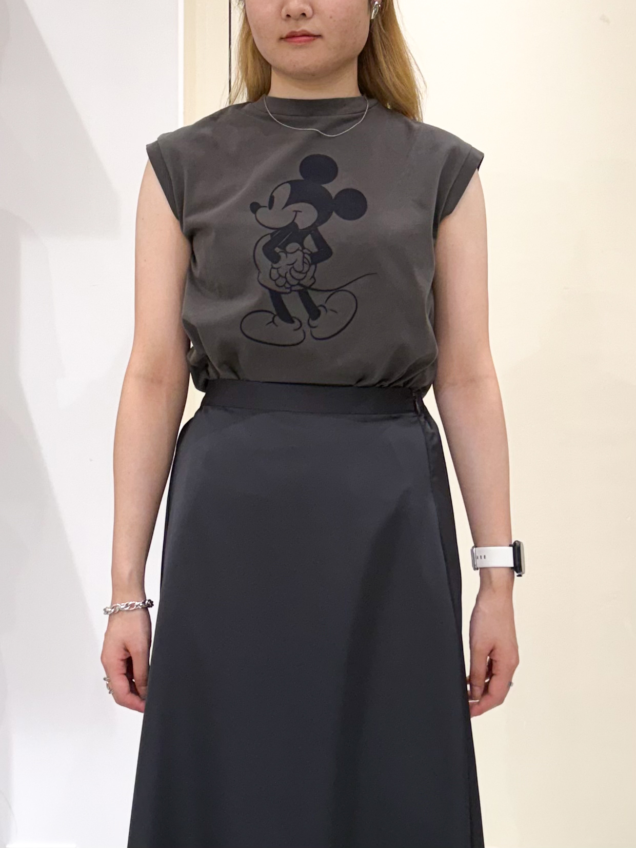 sayaさんの「OPAQUE.CLIP｜「Mickey Mouse」フロッキープリント フレンチスリーブTシャツ《洗濯機OK》」を使ったコーディネート