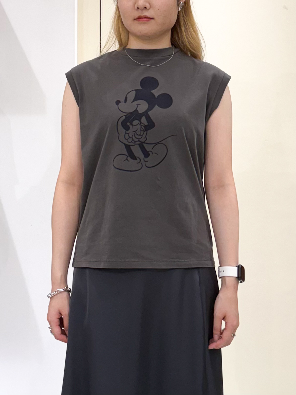 sayaさんの「OPAQUE.CLIP｜「Mickey Mouse」フロッキープリント フレンチスリーブTシャツ《洗濯機OK》」を使ったコーディネート