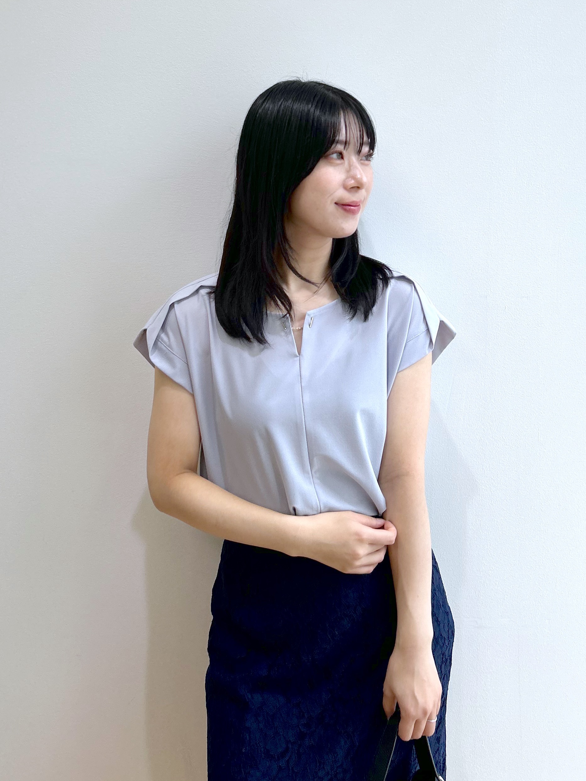 RINAさんの「index｜【接触冷感】ひんやりキーネックフレンチトップス《洗濯機OK》」を使ったコーディネート