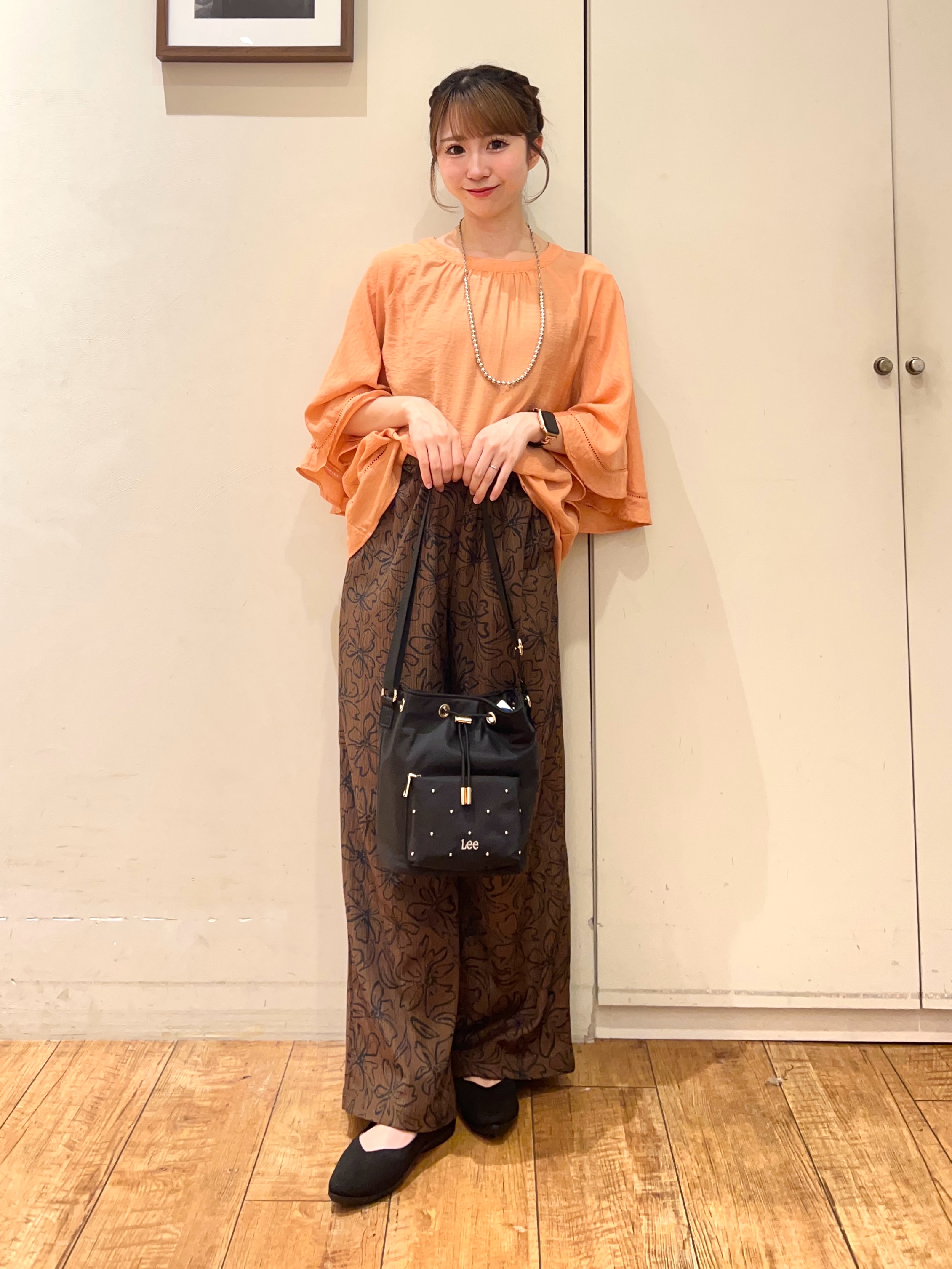 AIRIさんの「SHOO･LA･RUE｜【ひんやり/S-LL/体型カバー】はしごレースが魅力な スラブポンチョ風ブラウス」を使ったコーディネート