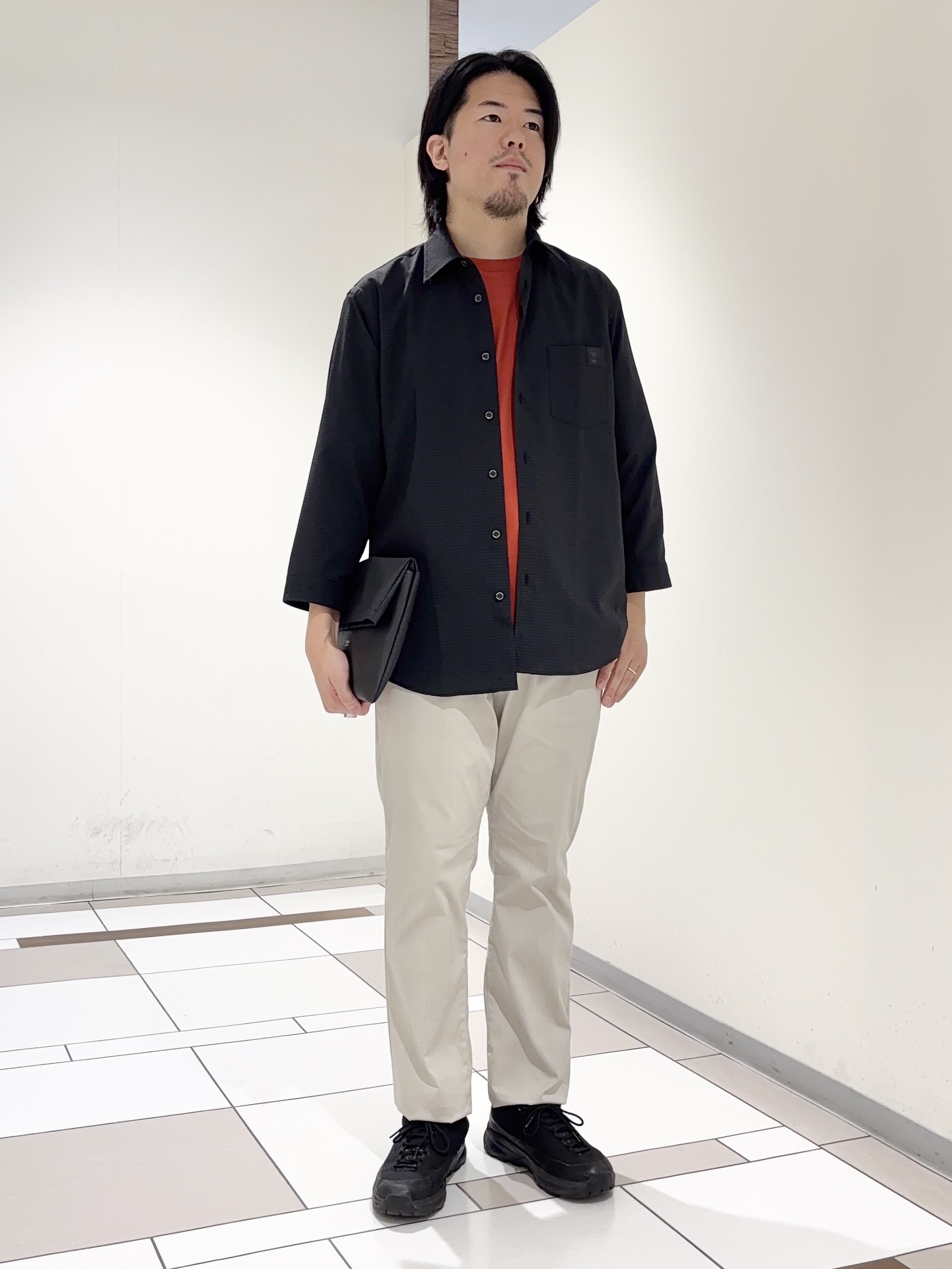 及川さんの「TAKEO KIKUCHI｜【日本製】DotAir（R）サッカー7分袖シャツ」を使ったコーディネート