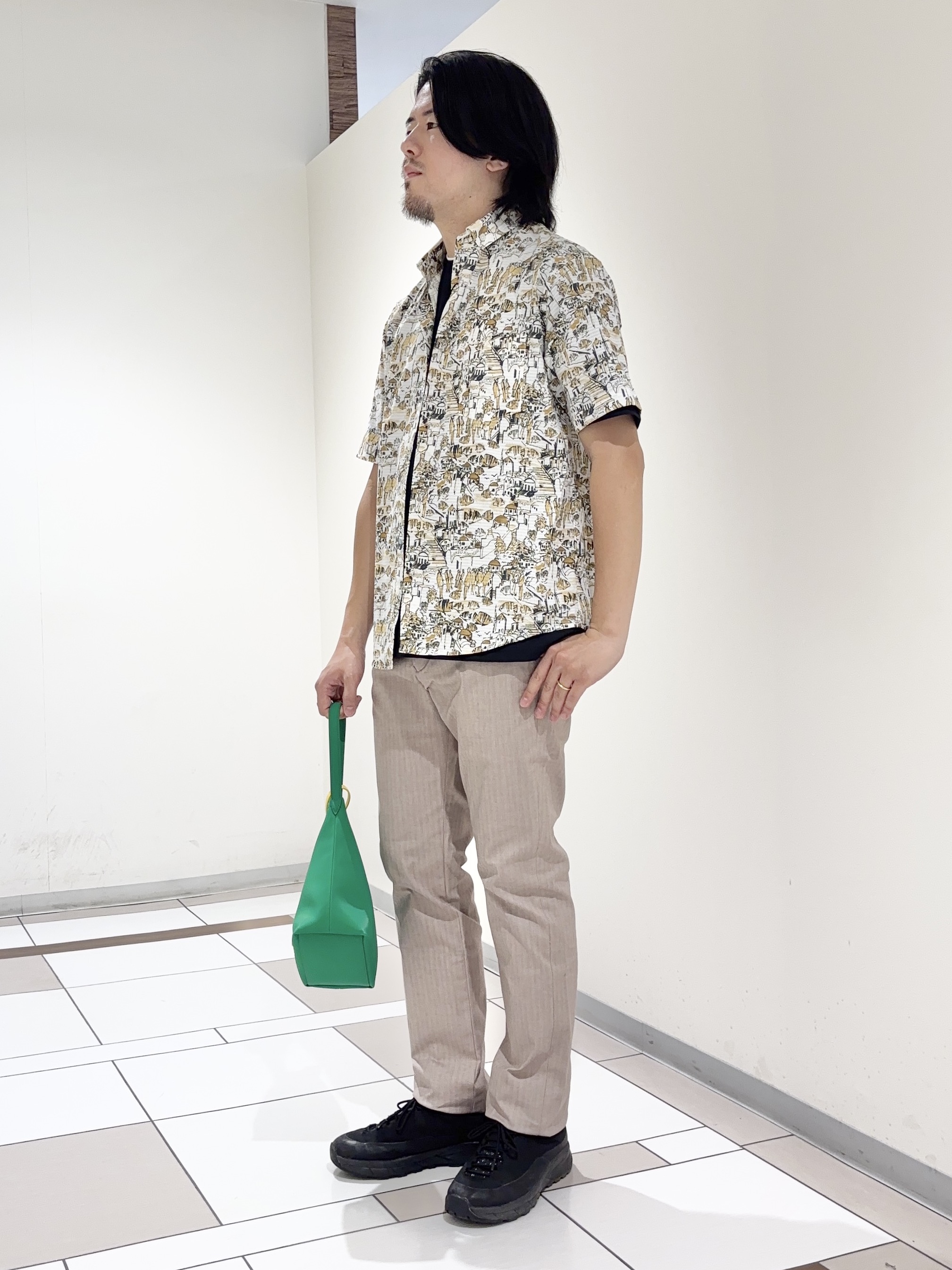 及川さんの「TAKEO KIKUCHI｜【日本製】DotAir（R）リゾートプリント半袖シャツ」を使ったコーディネート