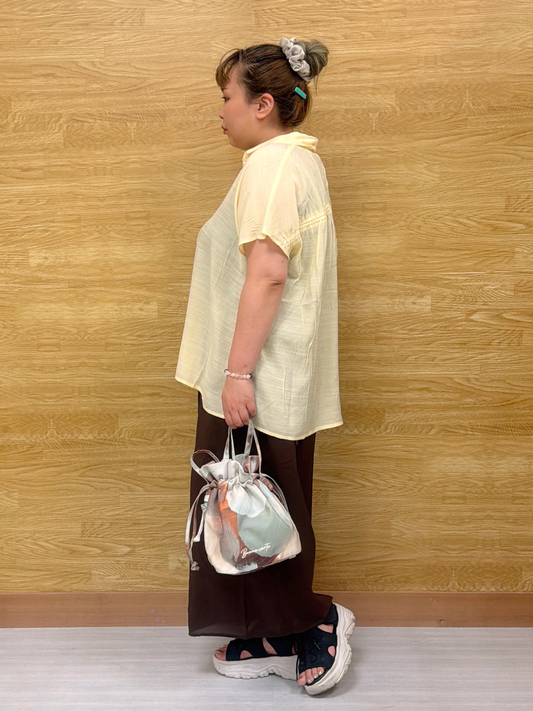 ぁむさんの「SHOO･LA･RUE｜【ひんやり/UV】ほんのりシアーで上品な バックギャザーブラウス」を使ったコーディネート
