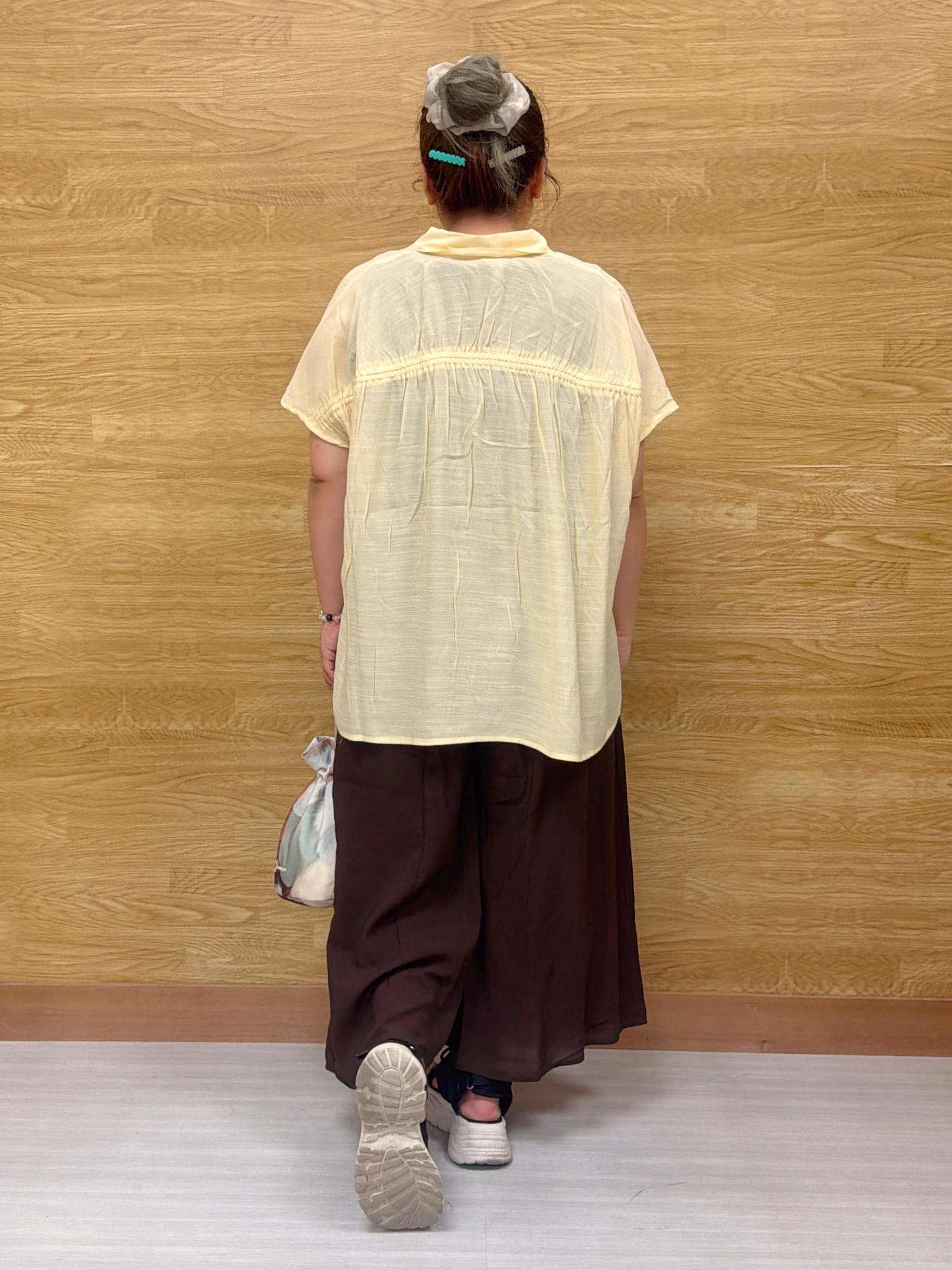 ぁむさんの「SHOO･LA･RUE｜【ひんやり/UV】ほんのりシアーで上品な バックギャザーブラウス」を使ったコーディネート