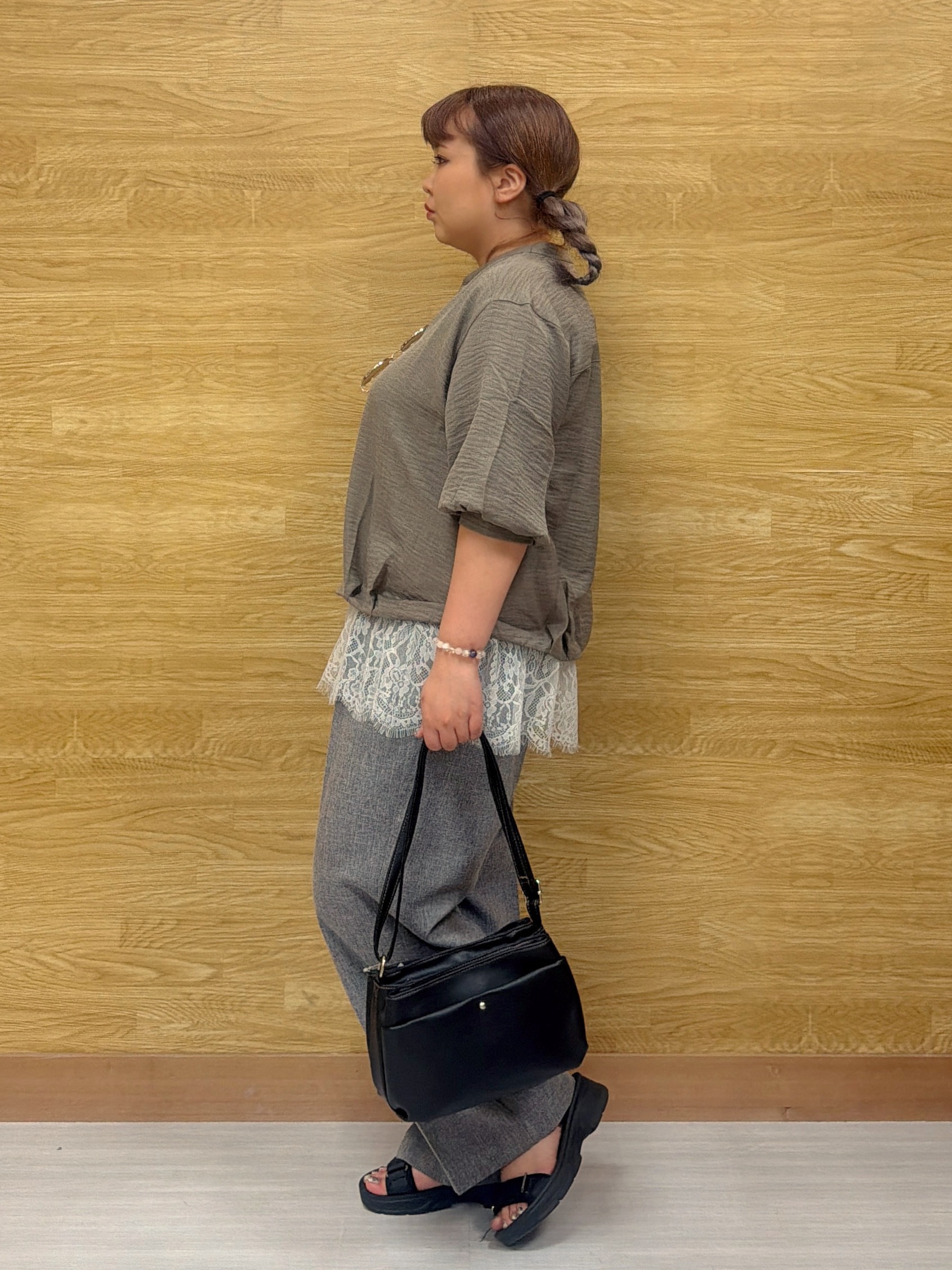 ぁむさんの「SHOO･LA･RUE｜【S-LL】裾レースで女性らしさをプラス レイヤード風 タックスキッパーブラウス」を使ったコーディネート