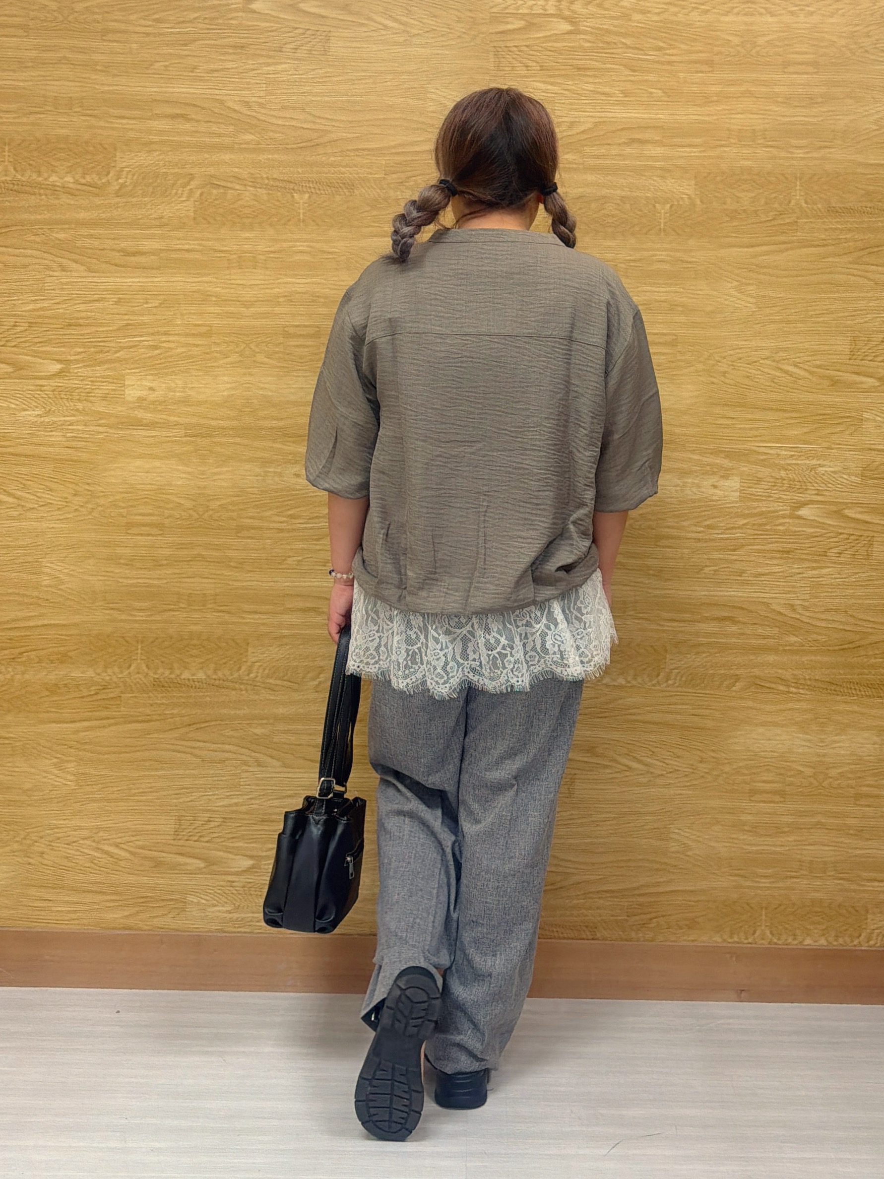 ぁむさんの「SHOO･LA･RUE｜【S-LL】裾レースで女性らしさをプラス レイヤード風 タックスキッパーブラウス」を使ったコーディネート