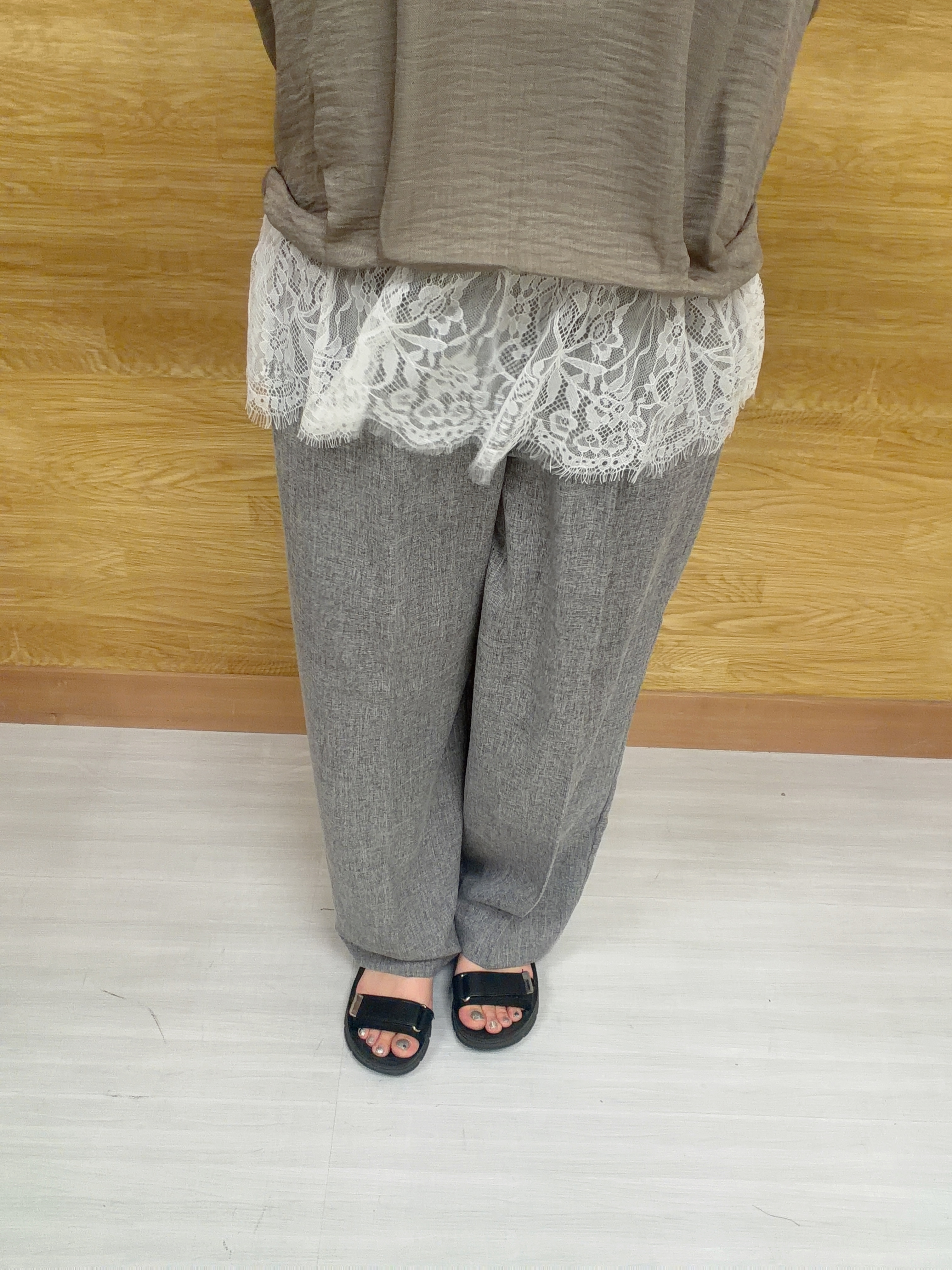 ぁむさんの「SHOO･LA･RUE｜【S-LL】裾レースで女性らしさをプラス レイヤード風 タックスキッパーブラウス」を使ったコーディネート