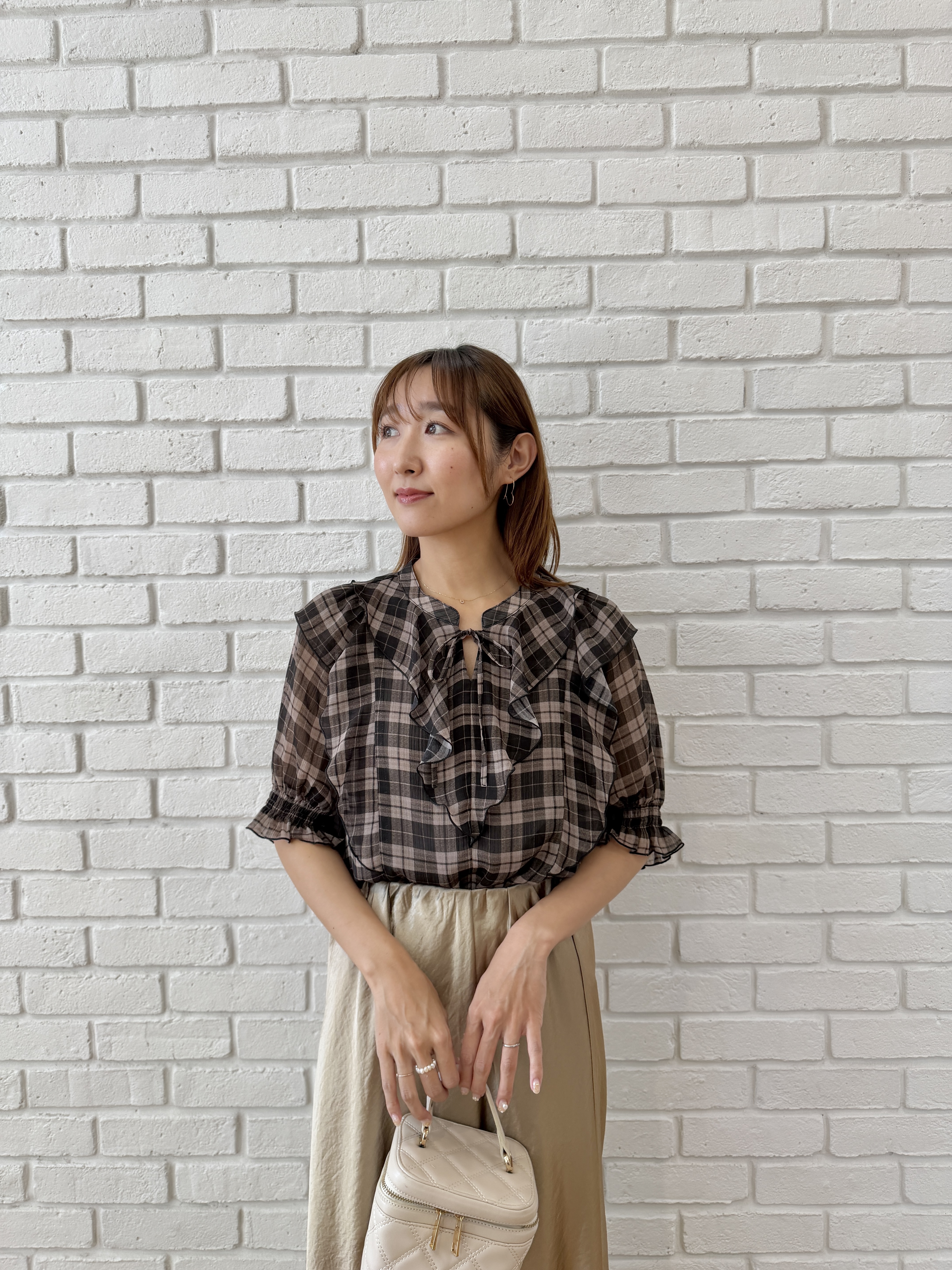 みぃさんの「Couture brooch｜【楊柳シフォンで涼しく】フリルチェックブラウス」を使ったコーディネート