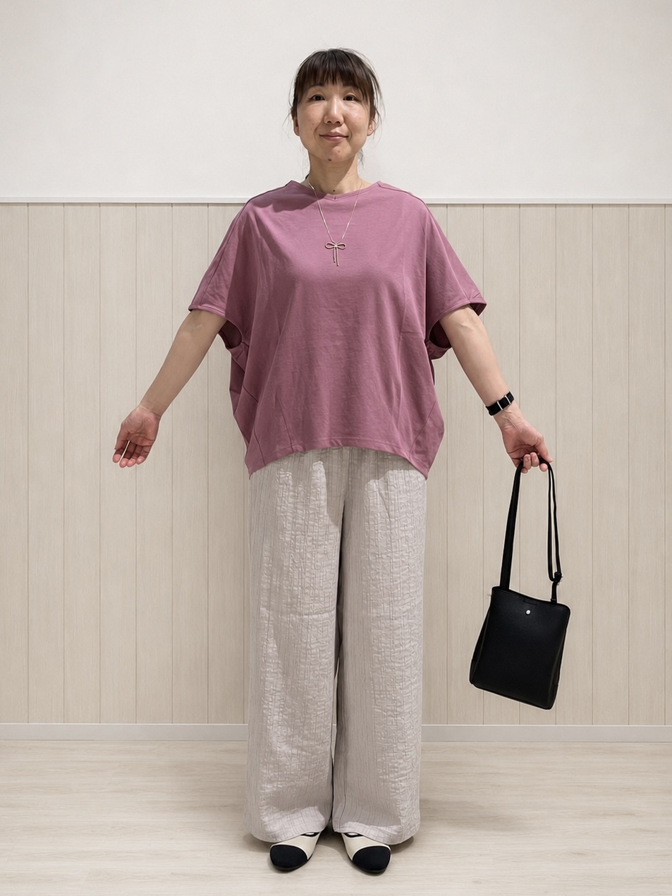 まつみさんの「SHOO･LA･RUE｜【ひんやり/体型カバー】インせず着られる 上品見えのドルマントップス」を使ったコーディネート