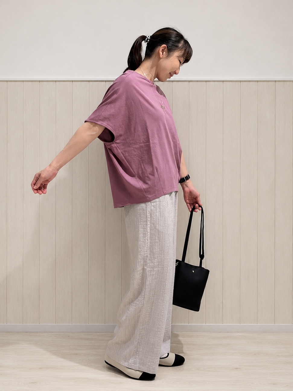 まつみさんの「SHOO･LA･RUE｜【ひんやり/体型カバー】インせず着られる 上品見えのドルマントップス」を使ったコーディネート