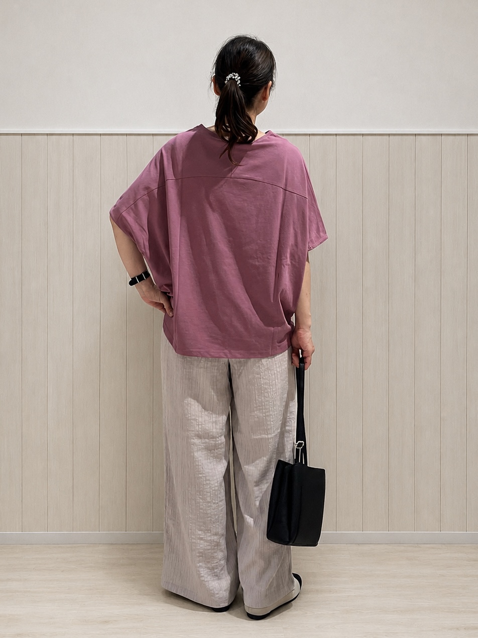 まつみさんの「SHOO･LA･RUE｜【ひんやり/体型カバー】インせず着られる 上品見えのドルマントップス」を使ったコーディネート