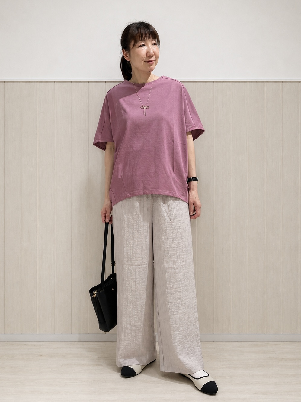 まつみさんの「SHOO･LA･RUE｜【ひんやり/体型カバー】インせず着られる 上品見えのドルマントップス」を使ったコーディネート