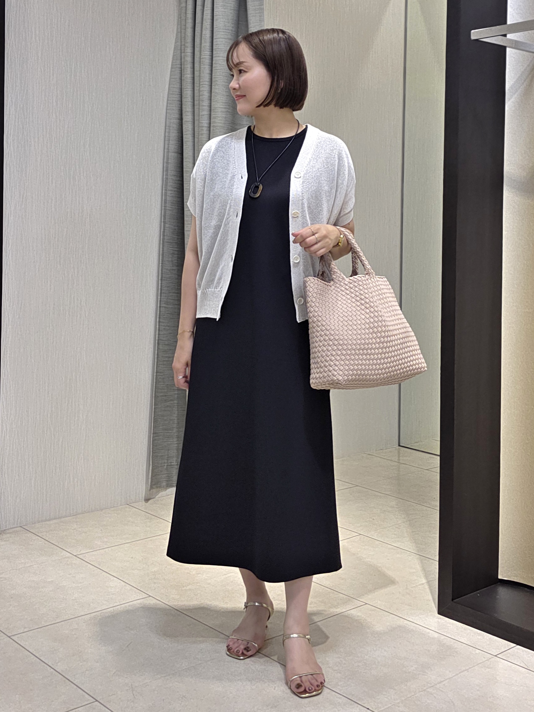 naokoさんの「UNTITLED｜【洗える/清涼感】ドライタッチスリーブレスカーディガン」を使ったコーディネート