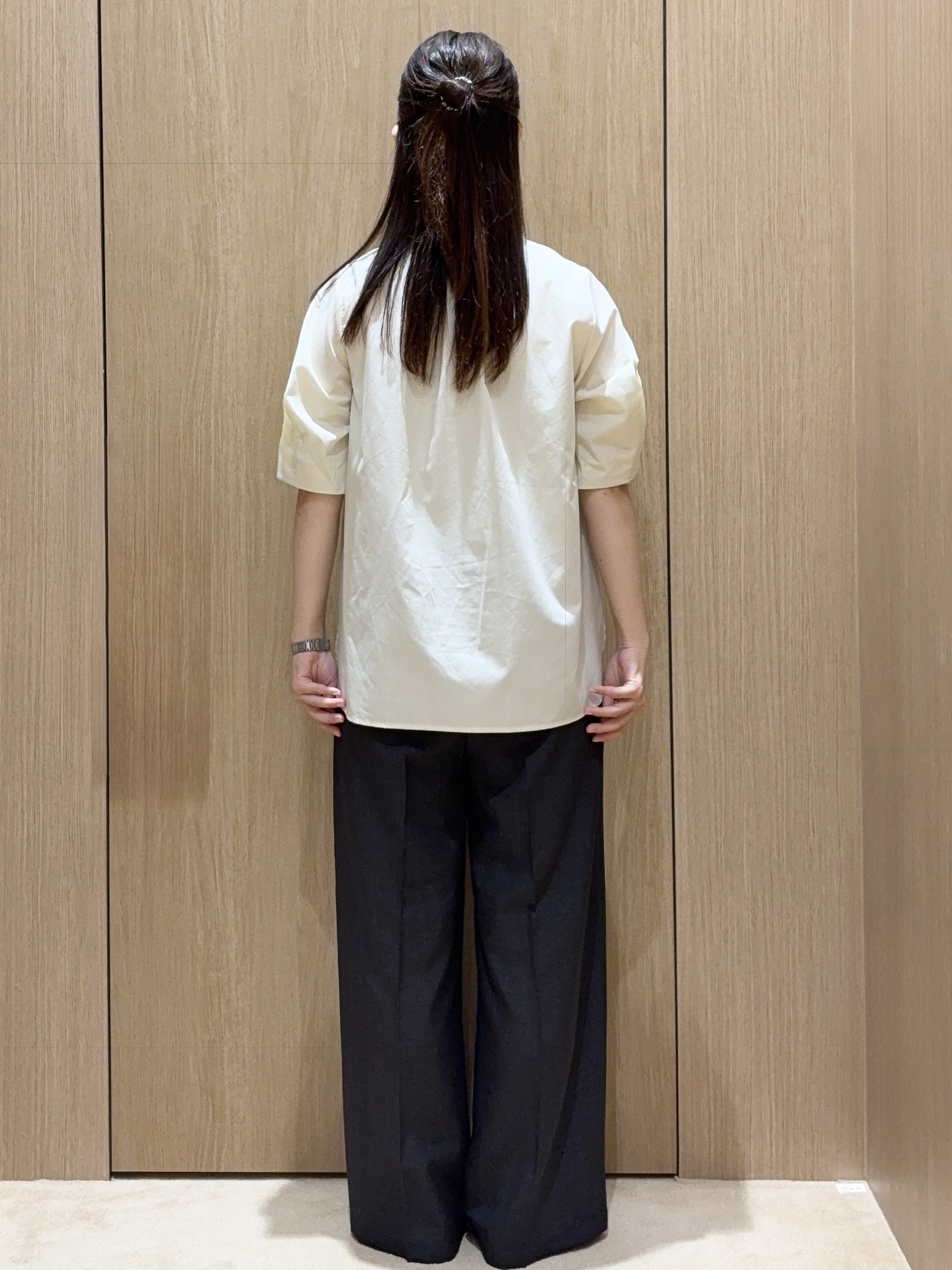 EMIRIさんの「OPAQUE.CLIP｜タックスリーブ スキッパーブラウス【洗濯機OK】」を使ったコーディネート