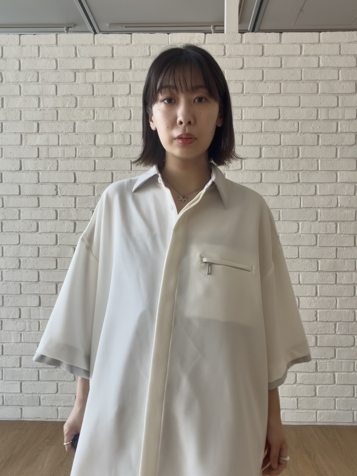 abeさんの「tk.TAKEO KIKUCHI｜【さらりタッチ】クレリックレギュラーシャツ/ドレープ/配色襟/バイカラー/美シルエット/夏服」を使ったコーディネート