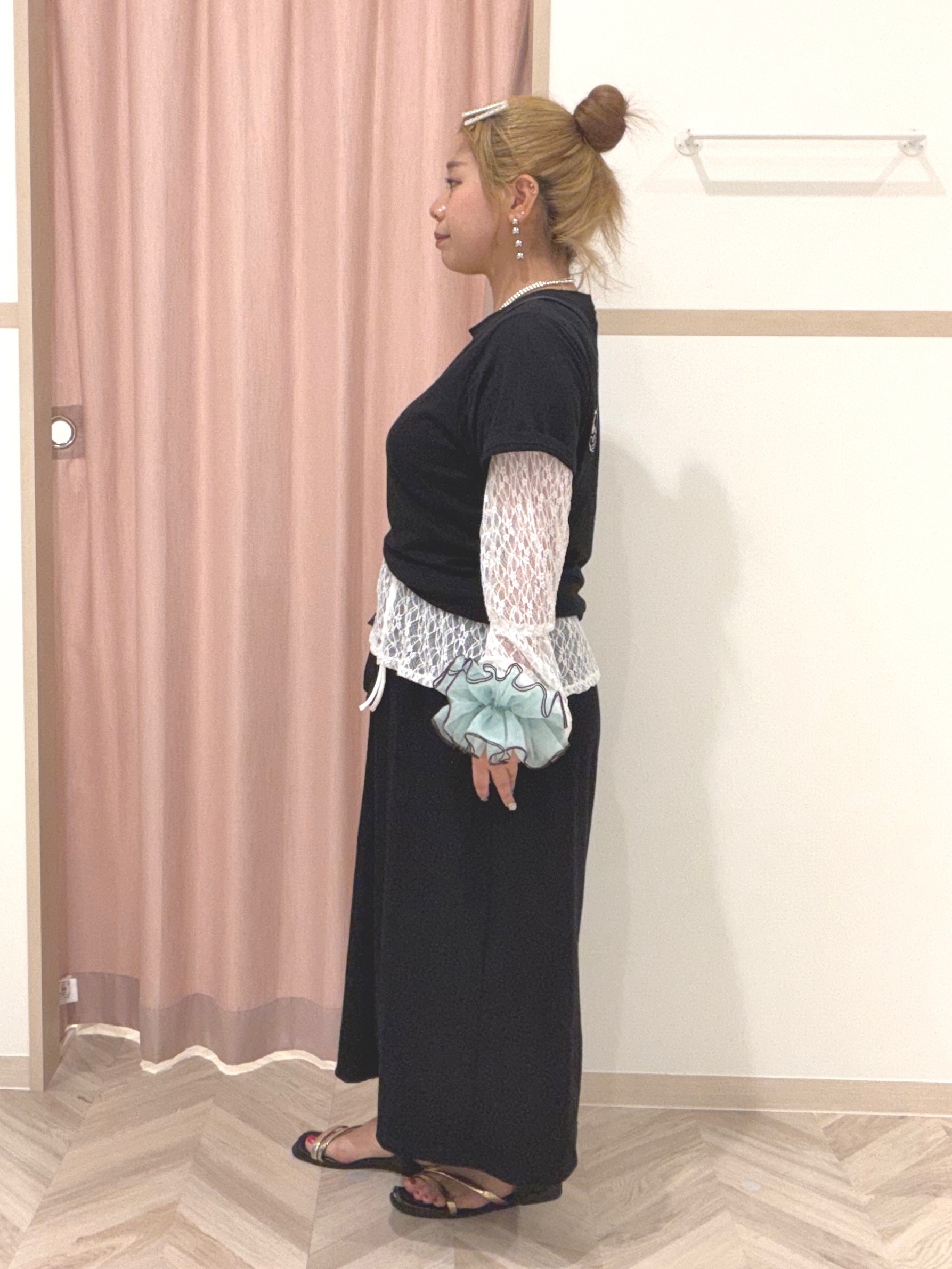 まちゃんなちゃんさんの「SHOO･LA･RUE｜レースで華やかに映える 旬な透け感の レースシャーリングトップス」を使ったコーディネート