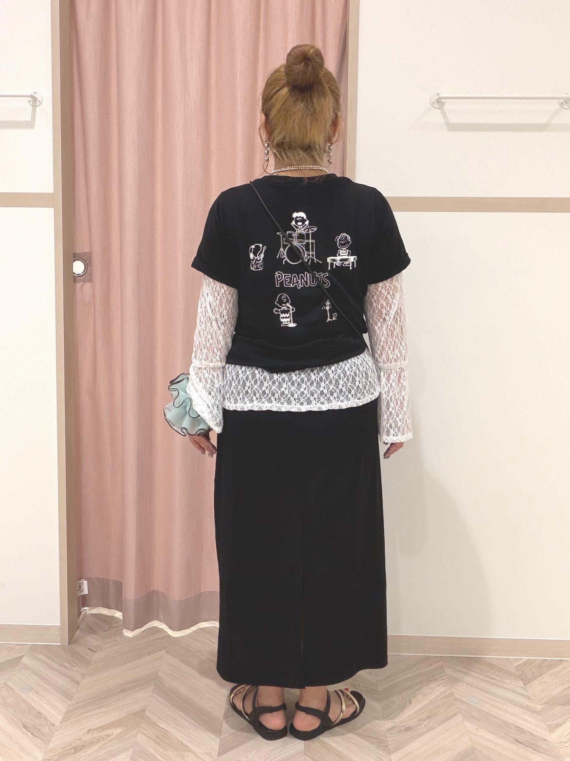 まちゃんなちゃんさんの「SHOO･LA･RUE｜レースで華やかに映える 旬な透け感の レースシャーリングトップス」を使ったコーディネート
