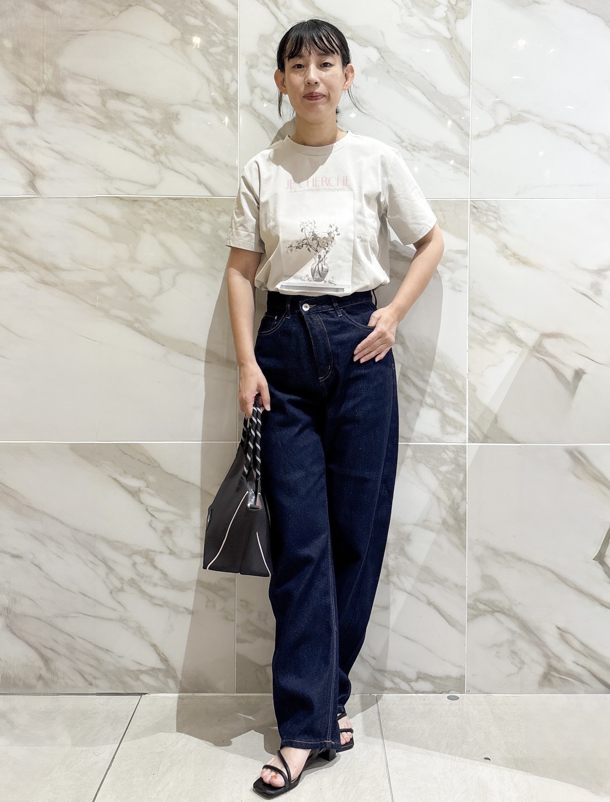 マキさんの「index｜【UV】フラワープリントTシャツ≪洗濯機OK／接触冷感≫」を使ったコーディネート